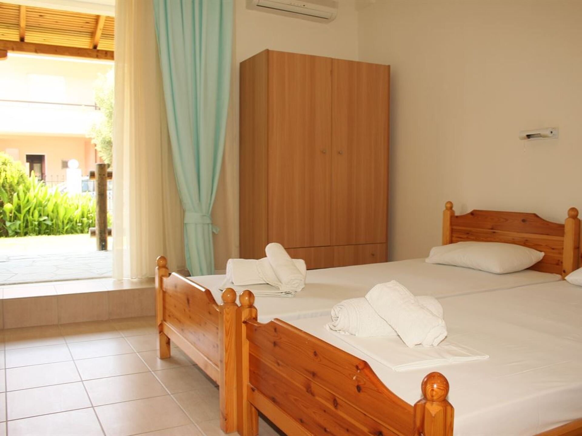 Leonidas Apartments 13