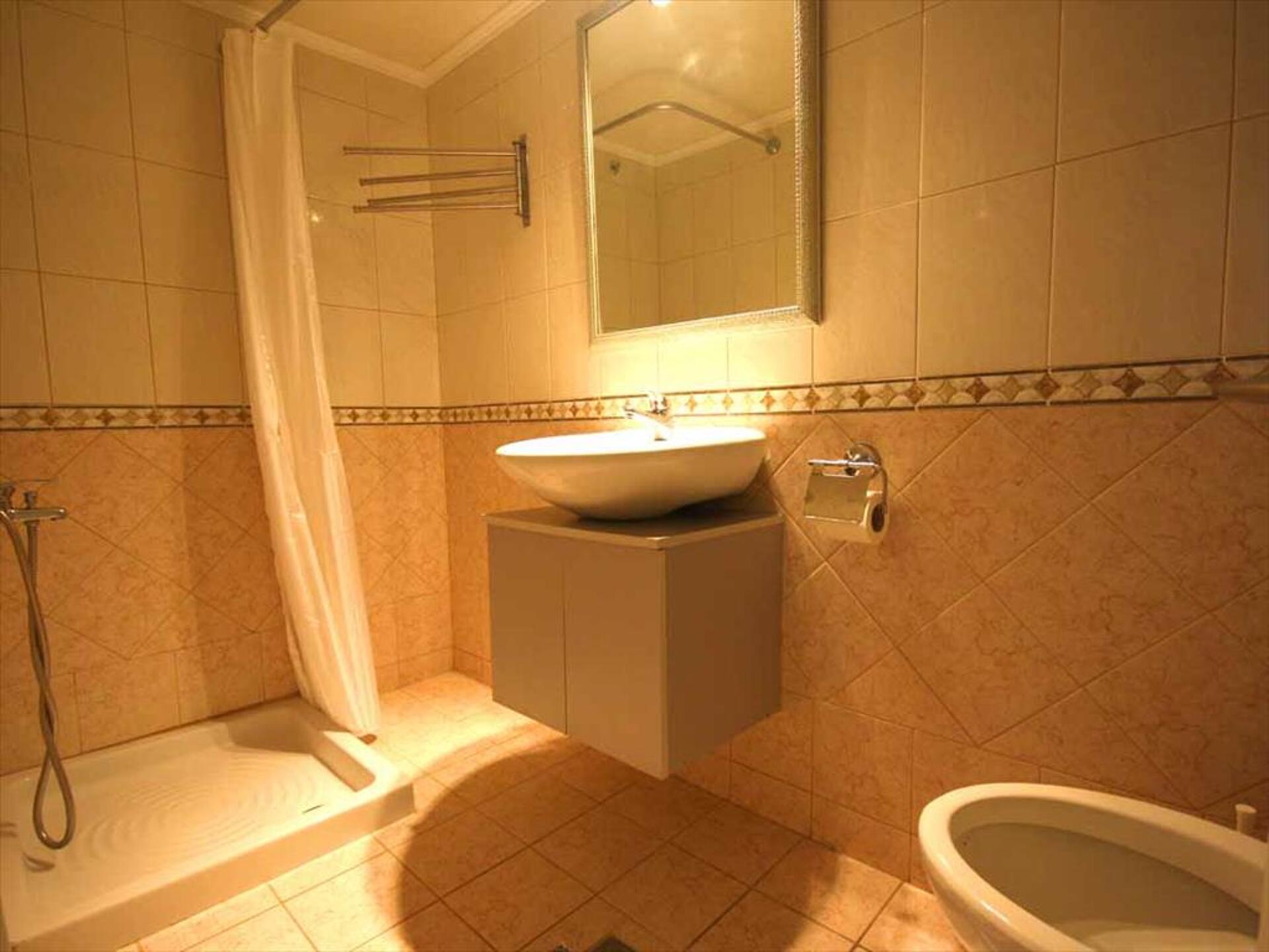 Leonidas Apartments 32