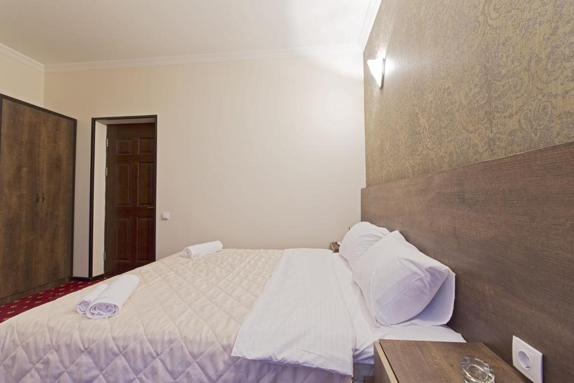 Orange Hotel 33