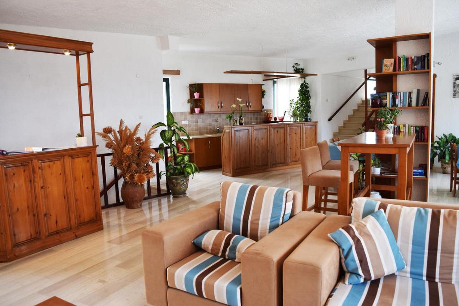 Iro Hotel 2* 5
