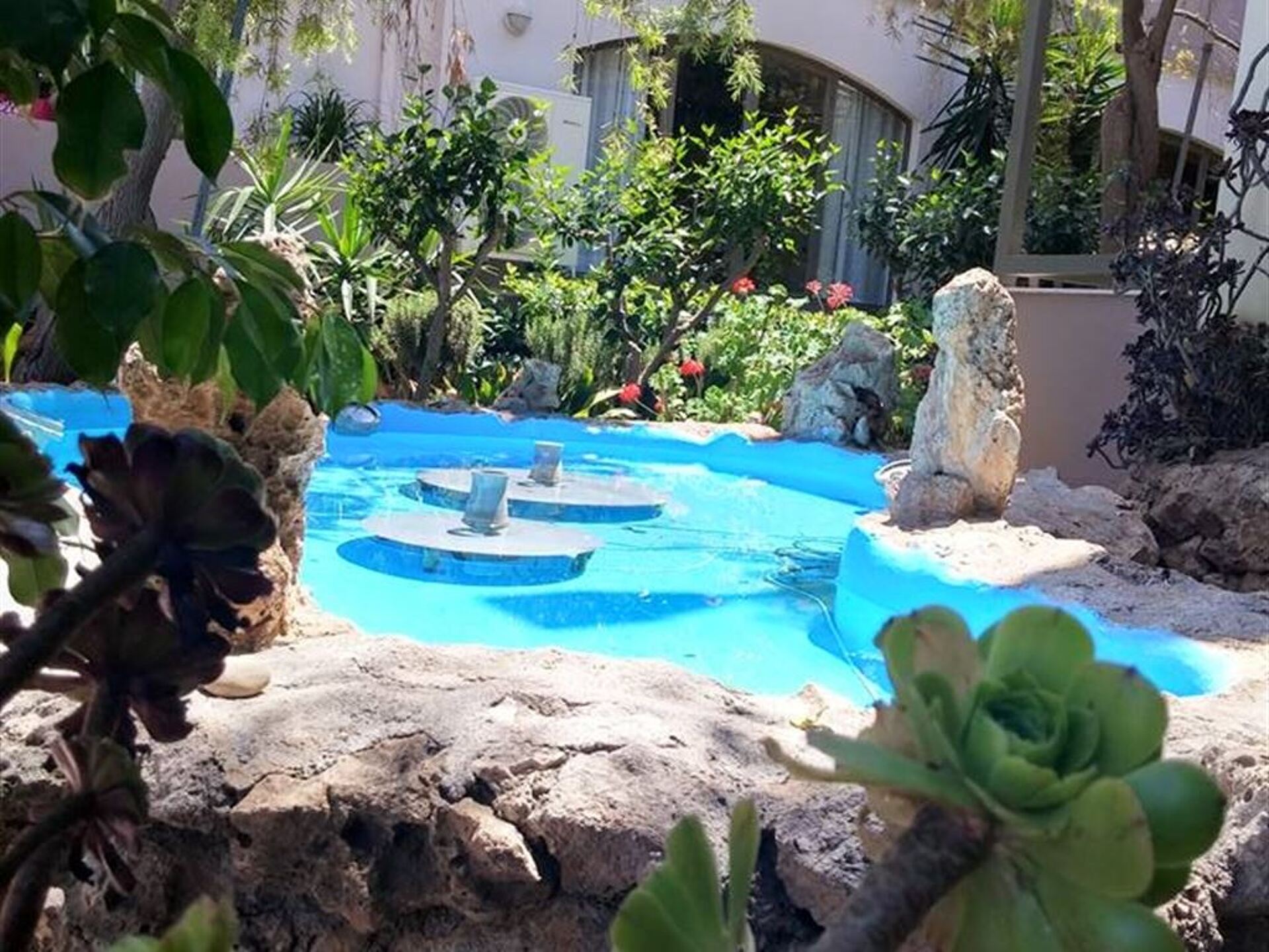 Pantheon Hotel 3* 5