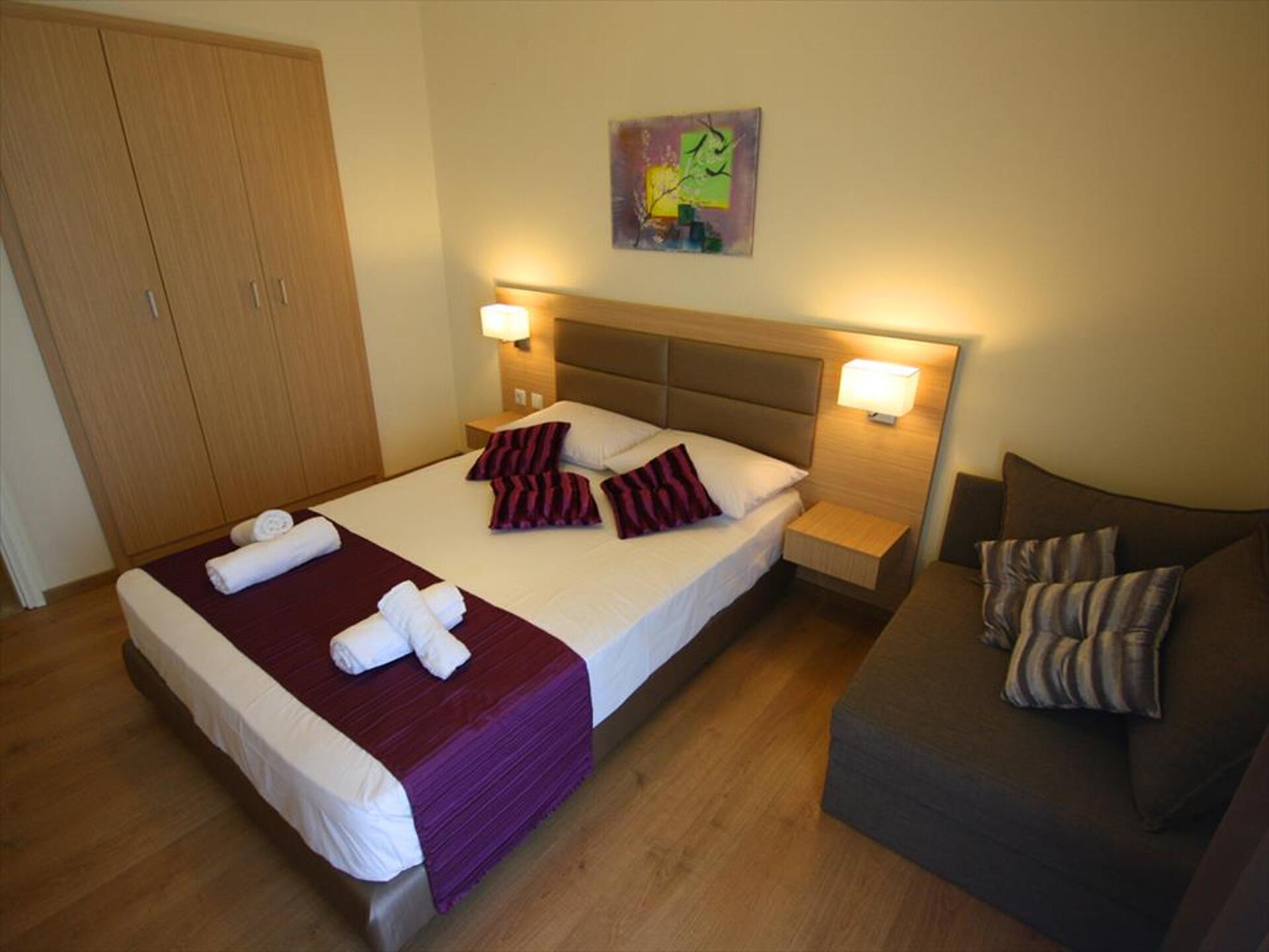 Leonidas Apartments 25