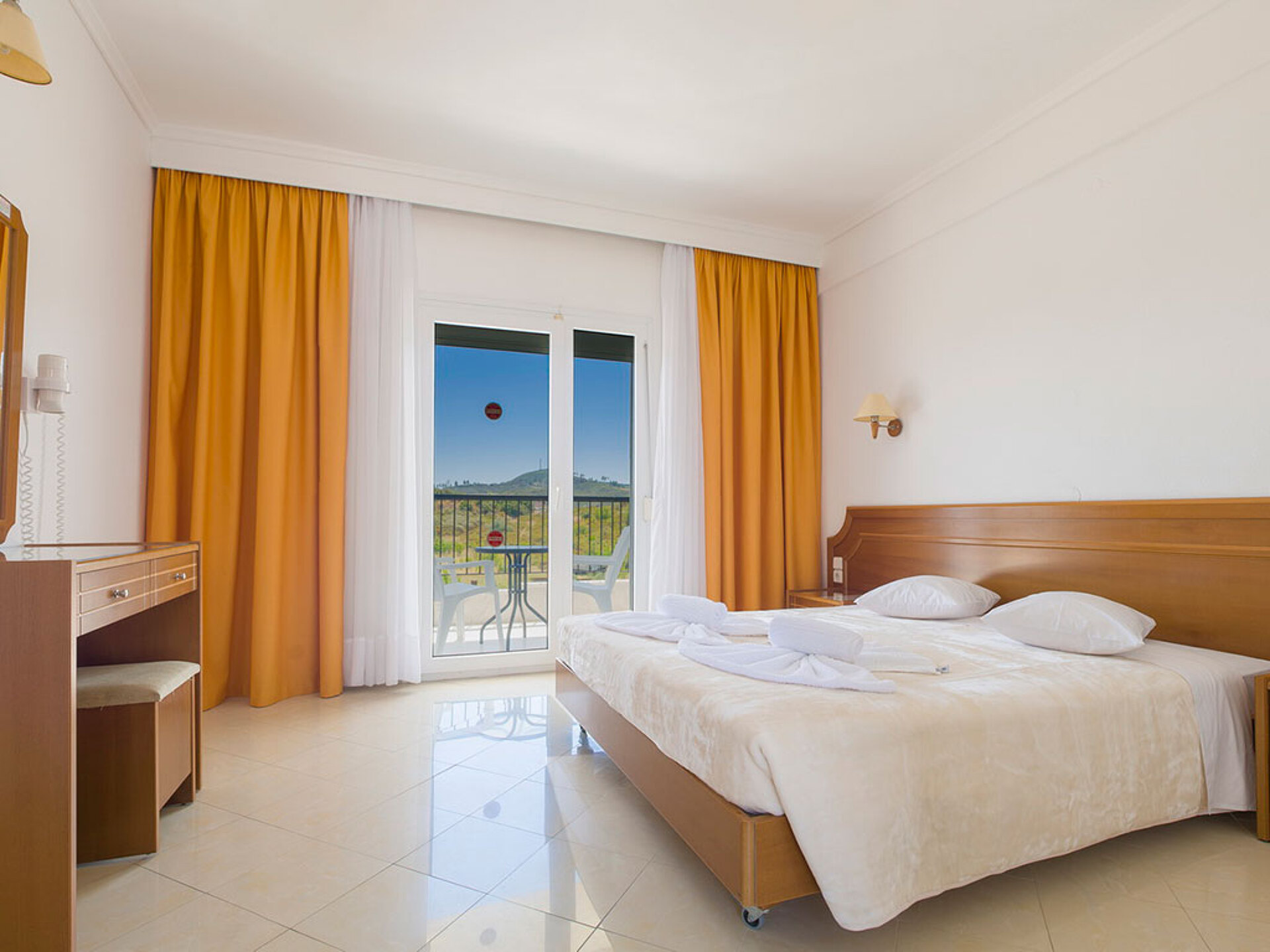 Hilltop Hotel 3* 9