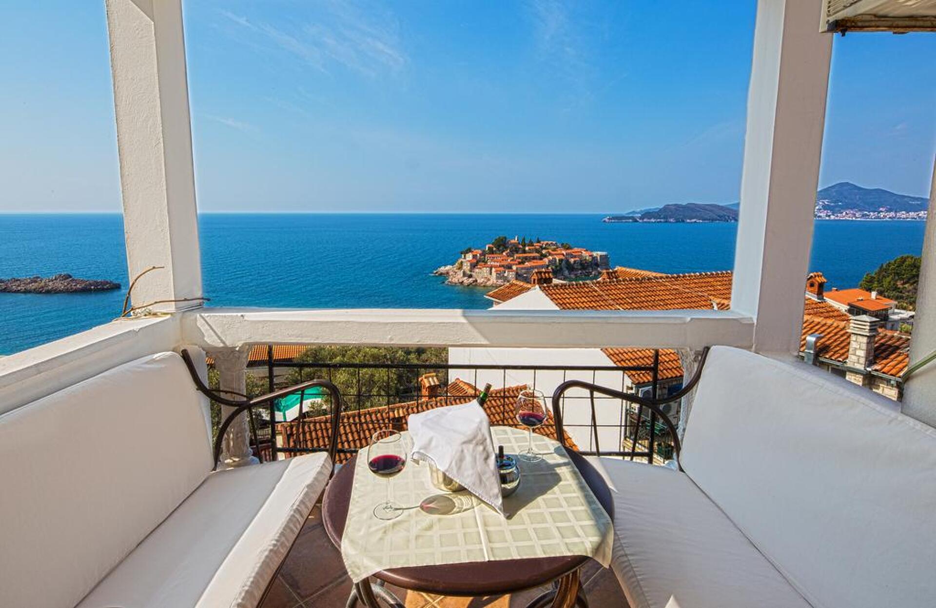 Adrovic Small Hotel 3* 0