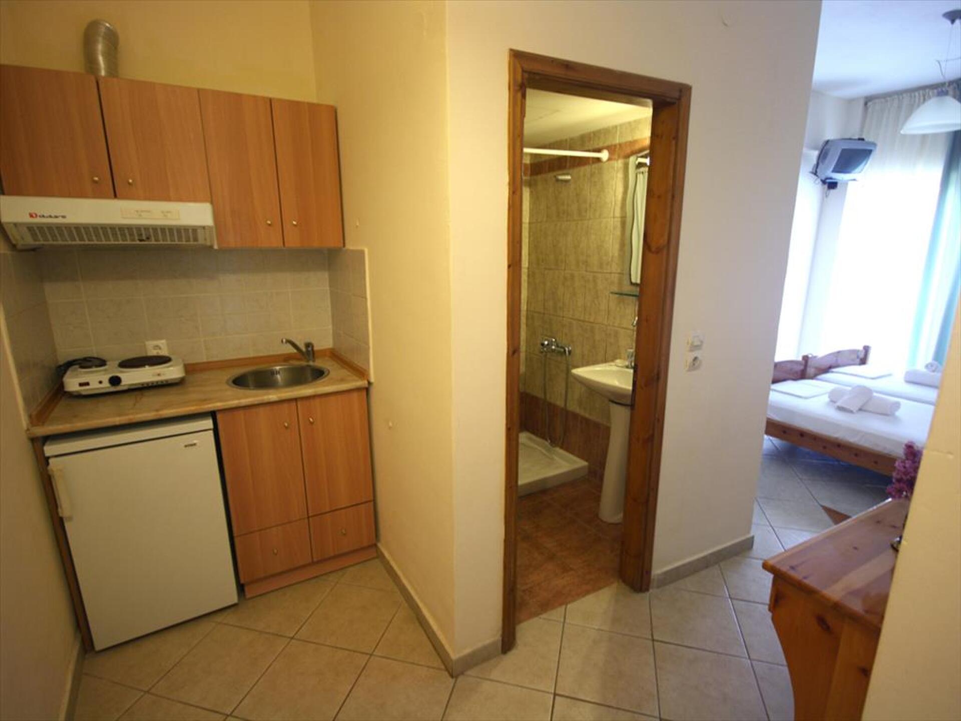 Leonidas Apartments 31