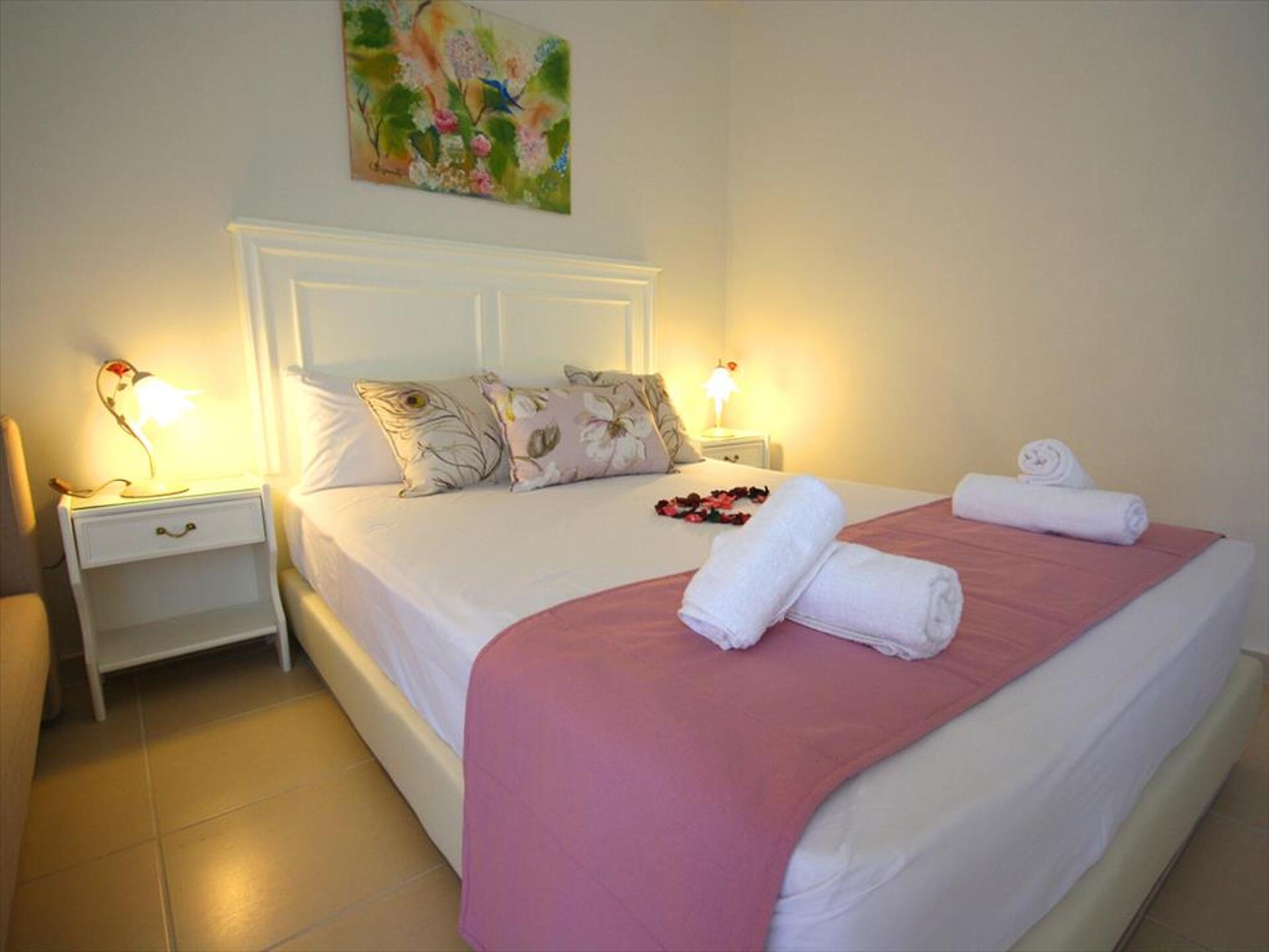 Leonidas Apartments 29