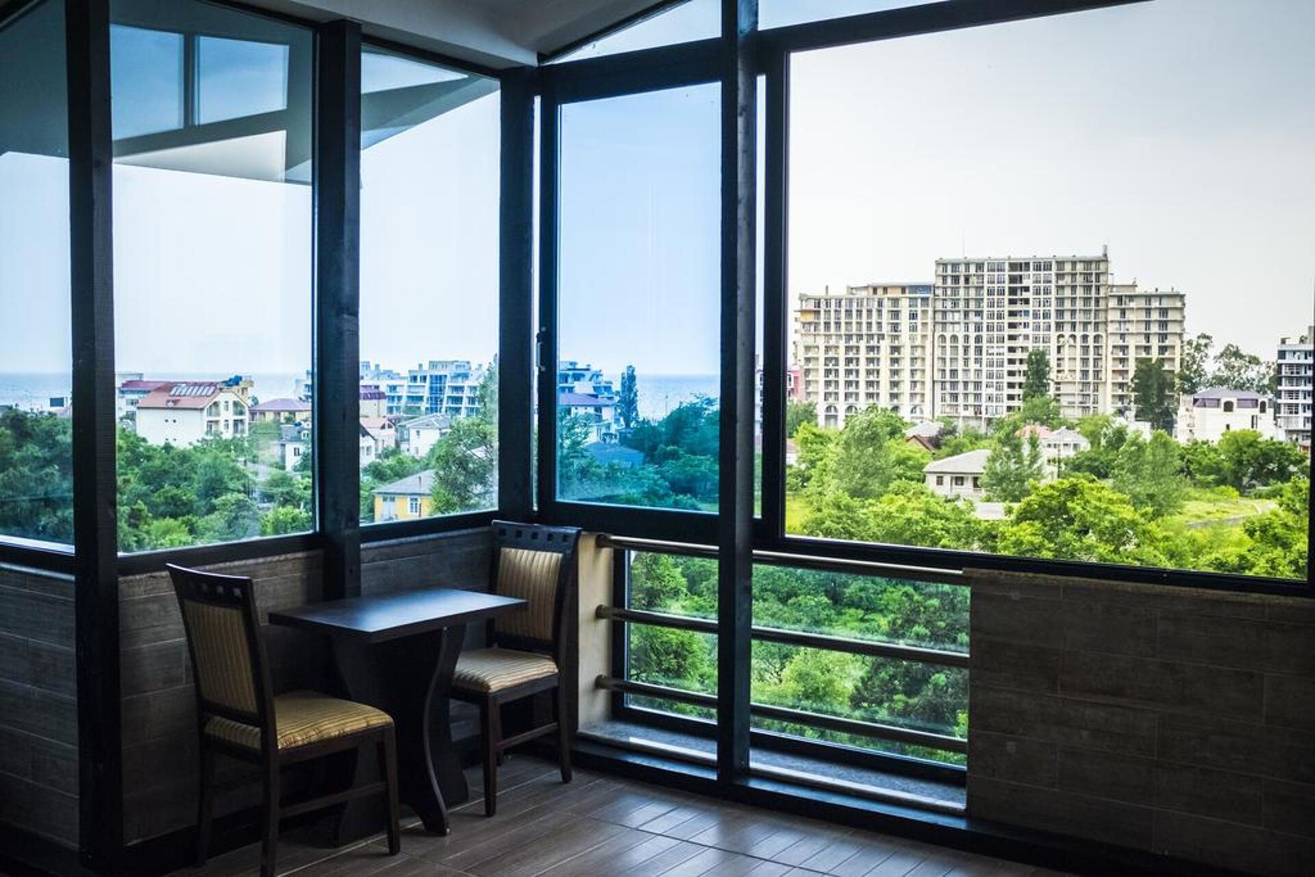 Orange Hotel 11