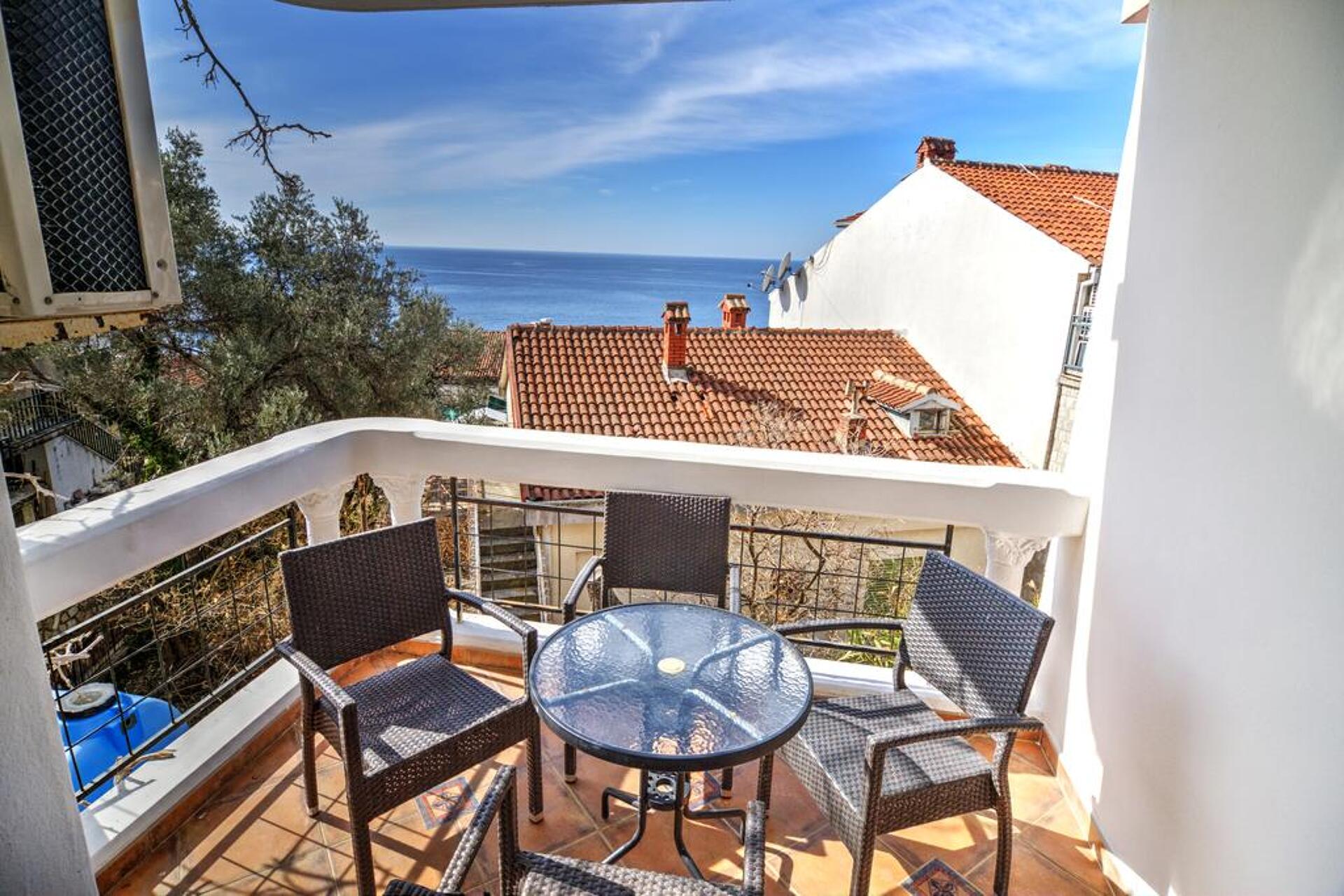 Adrovic Small Hotel 3* 4