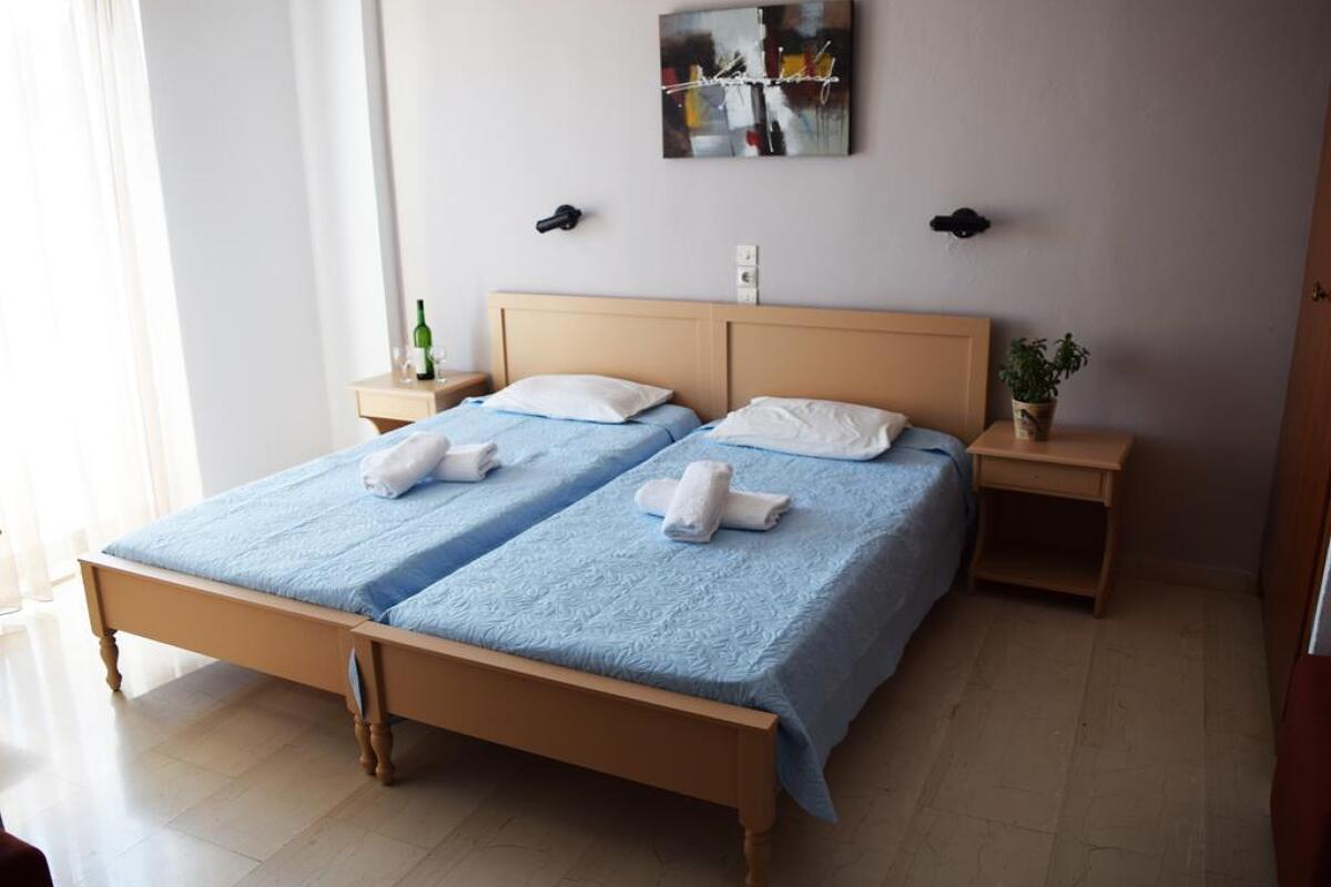 Iro Hotel 2* 2
