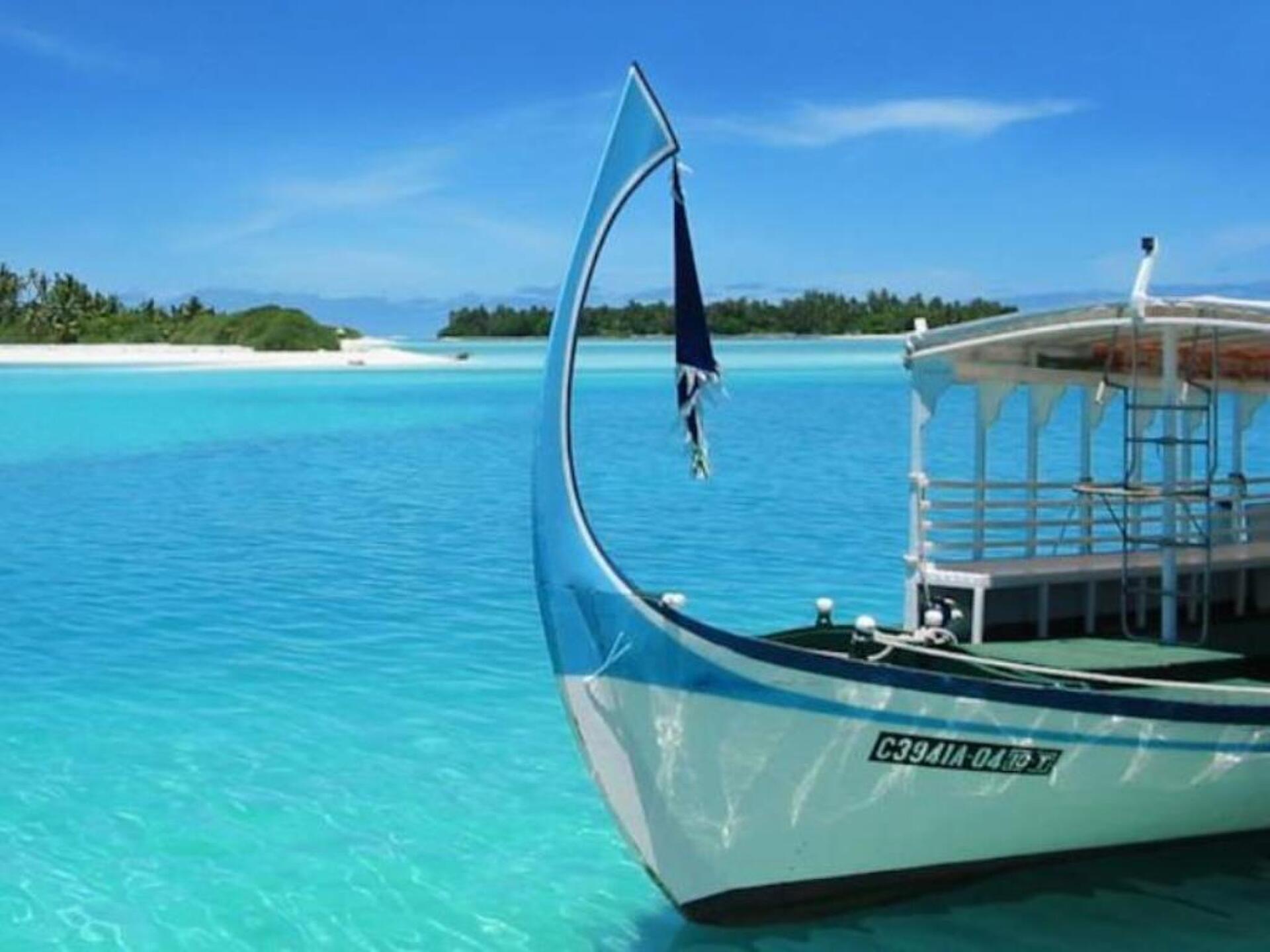 Beachwood Hotel and Spa at Maafushi 3* 1