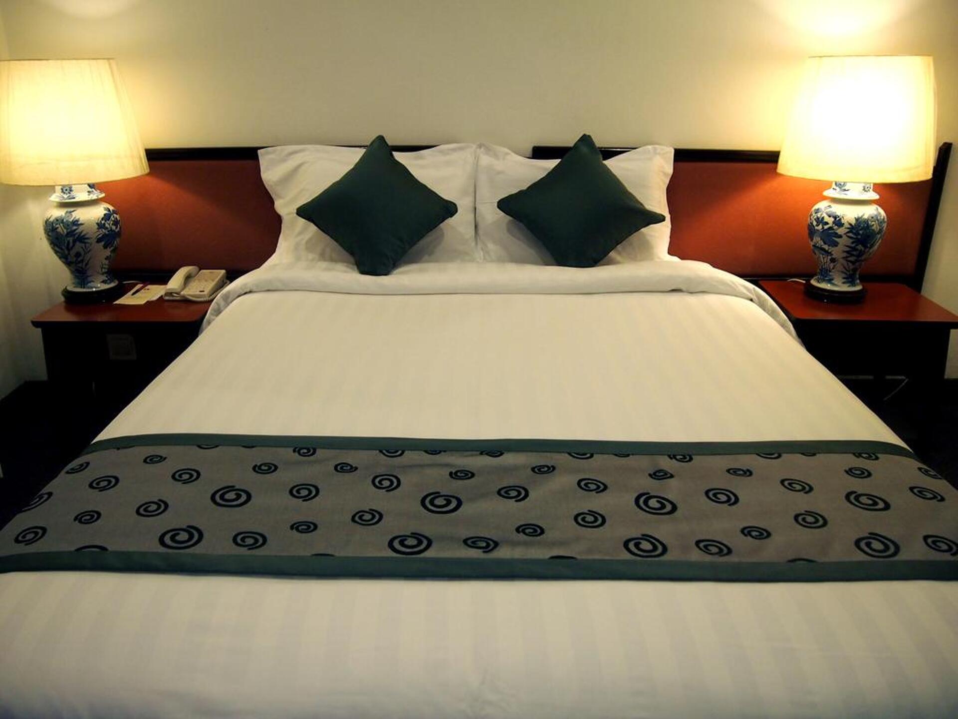 Royal Hotel Singapore 4* 3