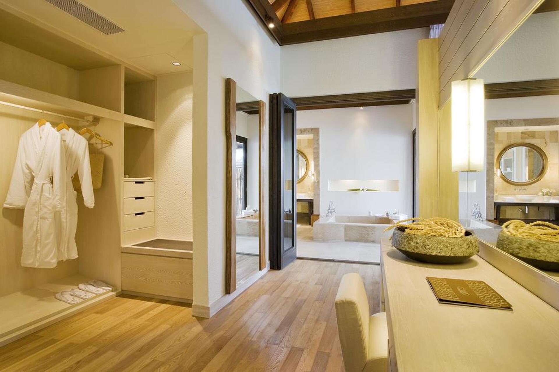 Maalifushi by Como 5* 30