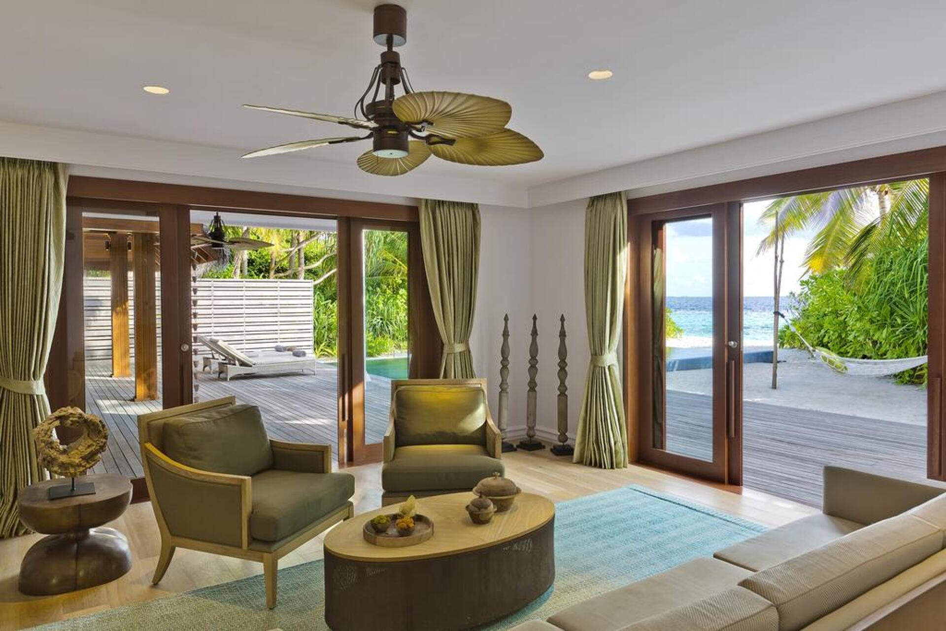 Dusit Thani Maldives 5* 38
