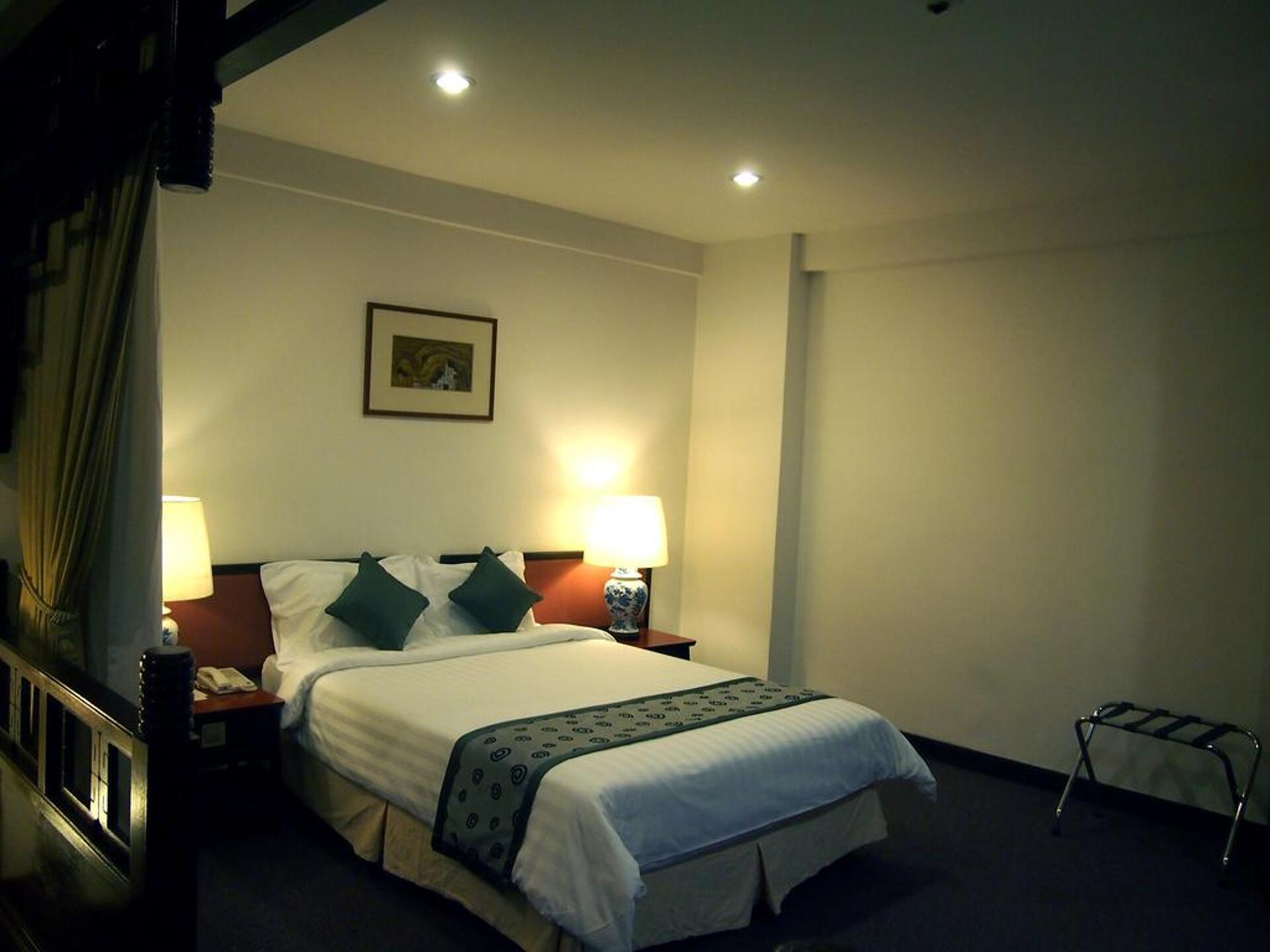 Royal Hotel Singapore 4* 8