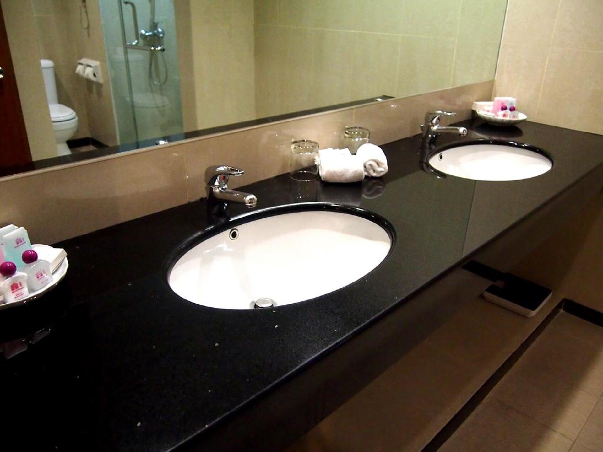 Royal Hotel Singapore 4* 17
