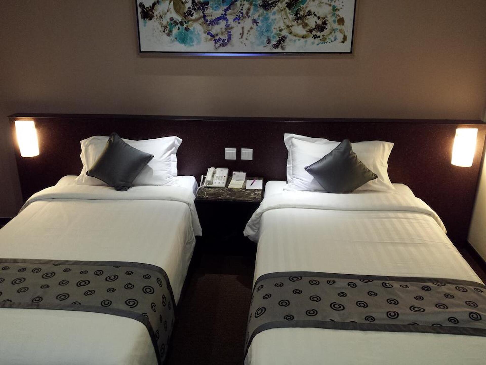 Royal Hotel Singapore 4* 5
