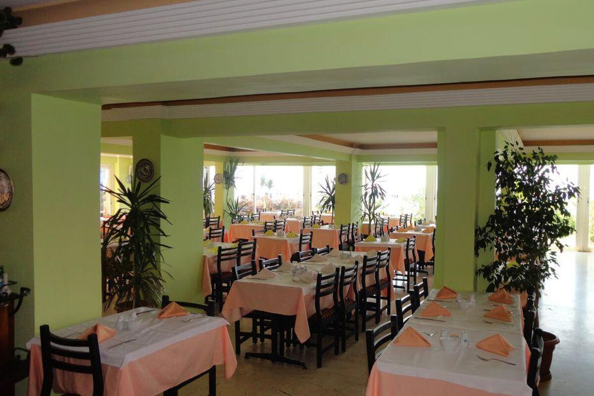 Floria Beach Hotel 4* 3