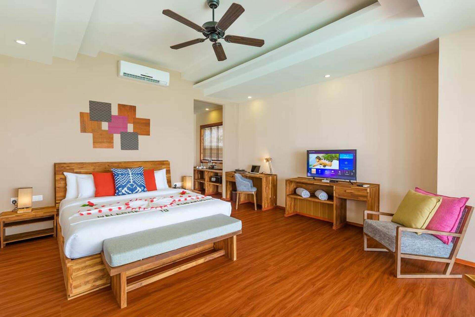 Kudafushi Resort & Spa 13