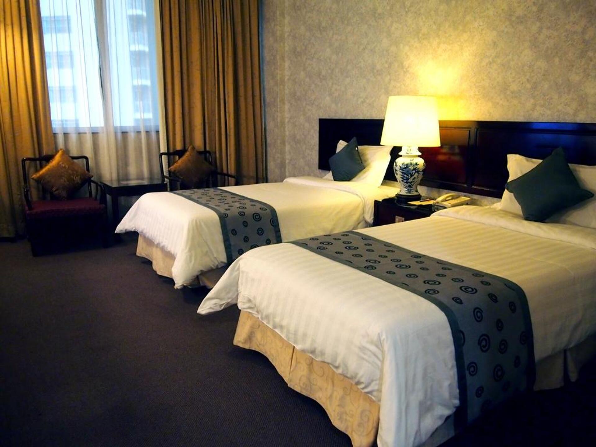 Royal Hotel Singapore 4* 4