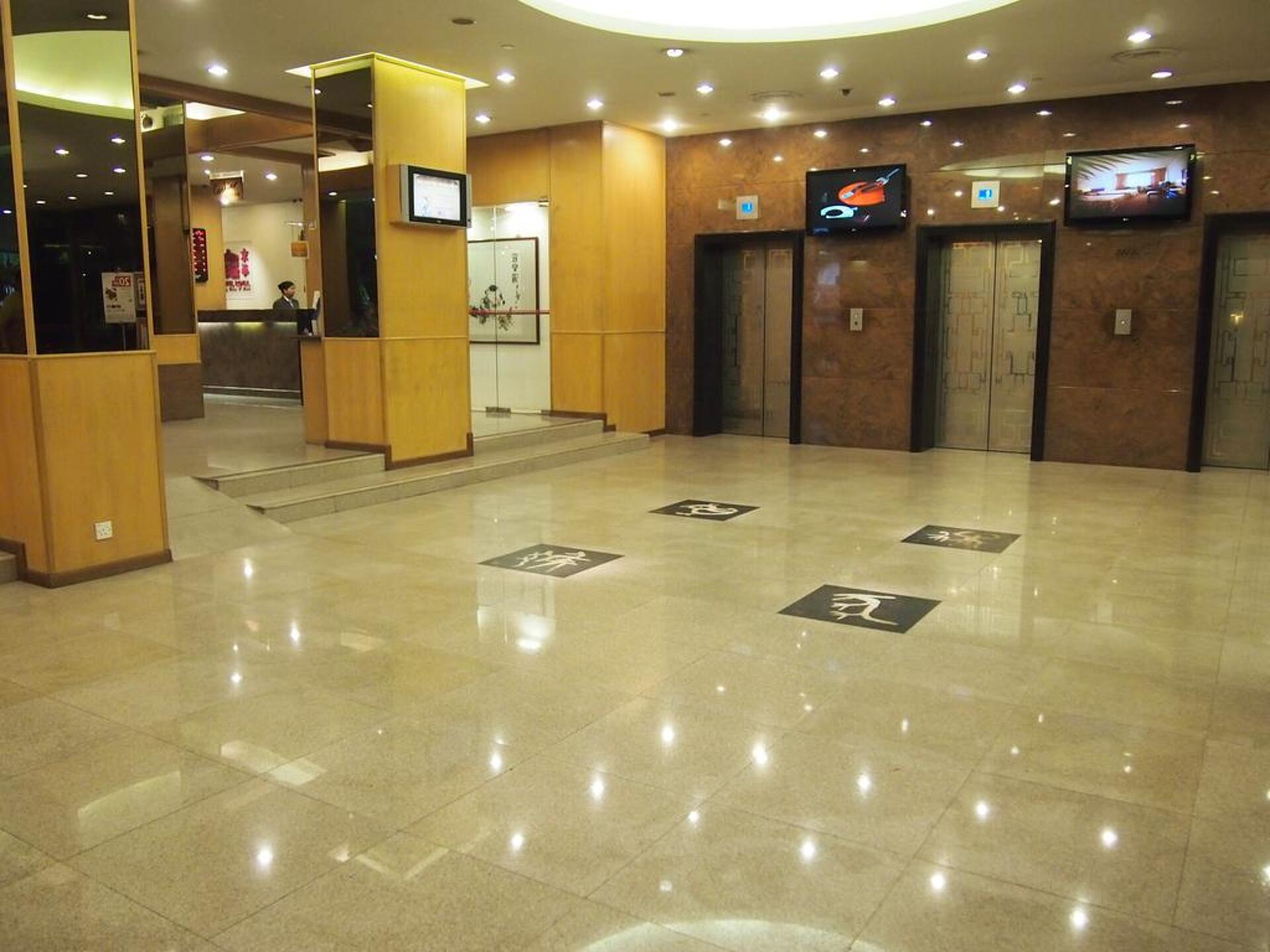 Royal Hotel Singapore 4* 0