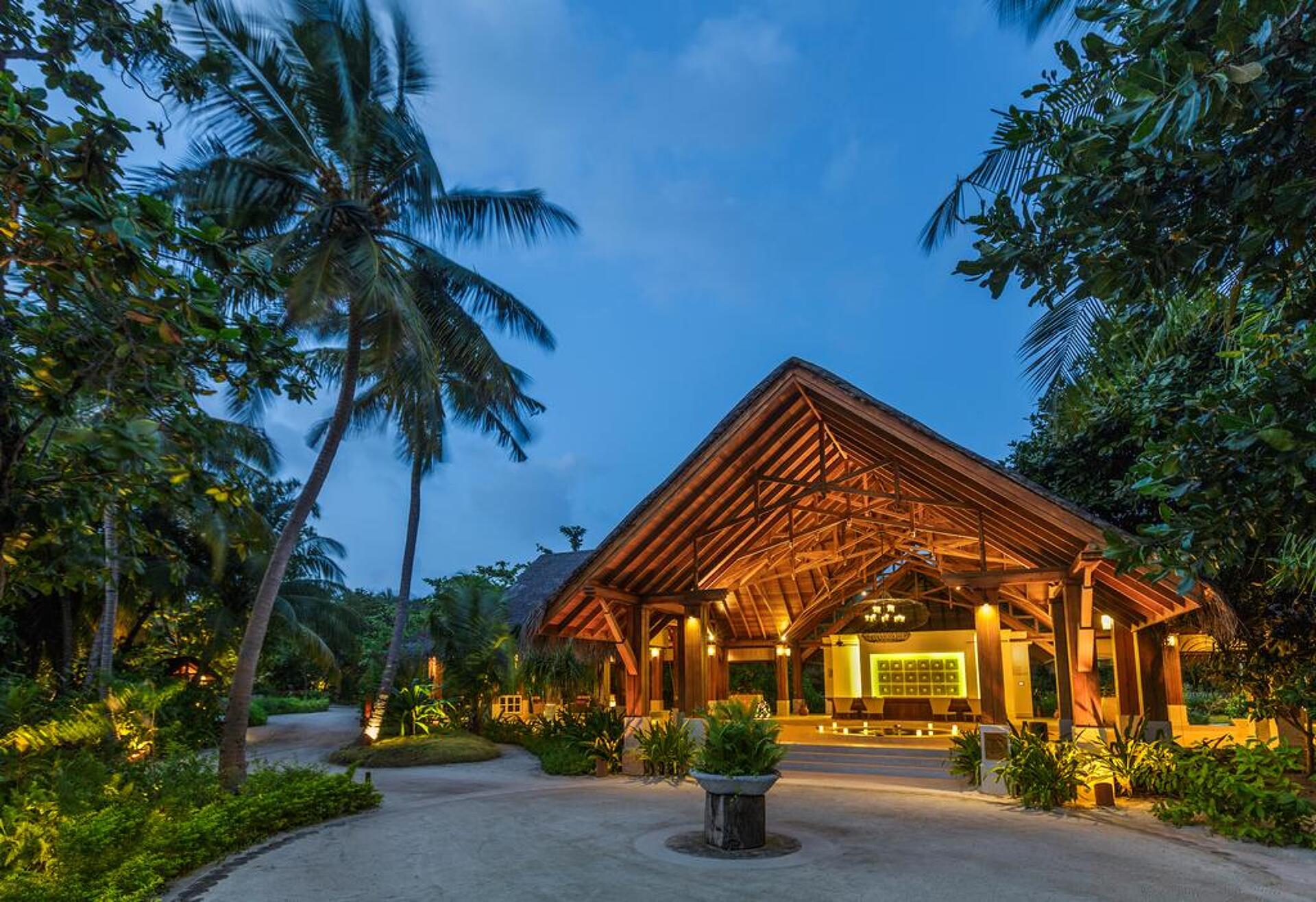 Dusit Thani Maldives 5* 2