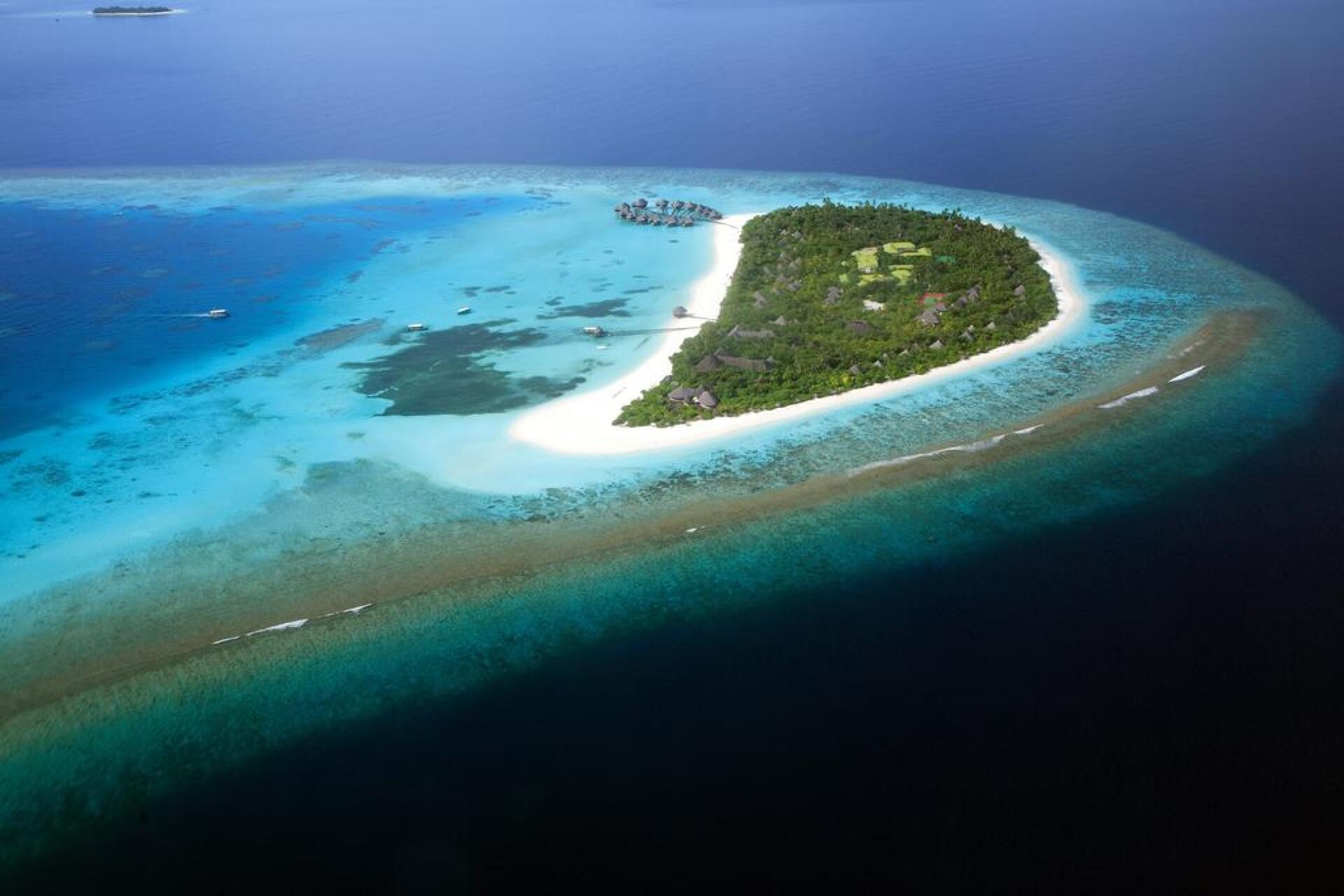 Coco Palm Dhuni Kolhu 5* 25