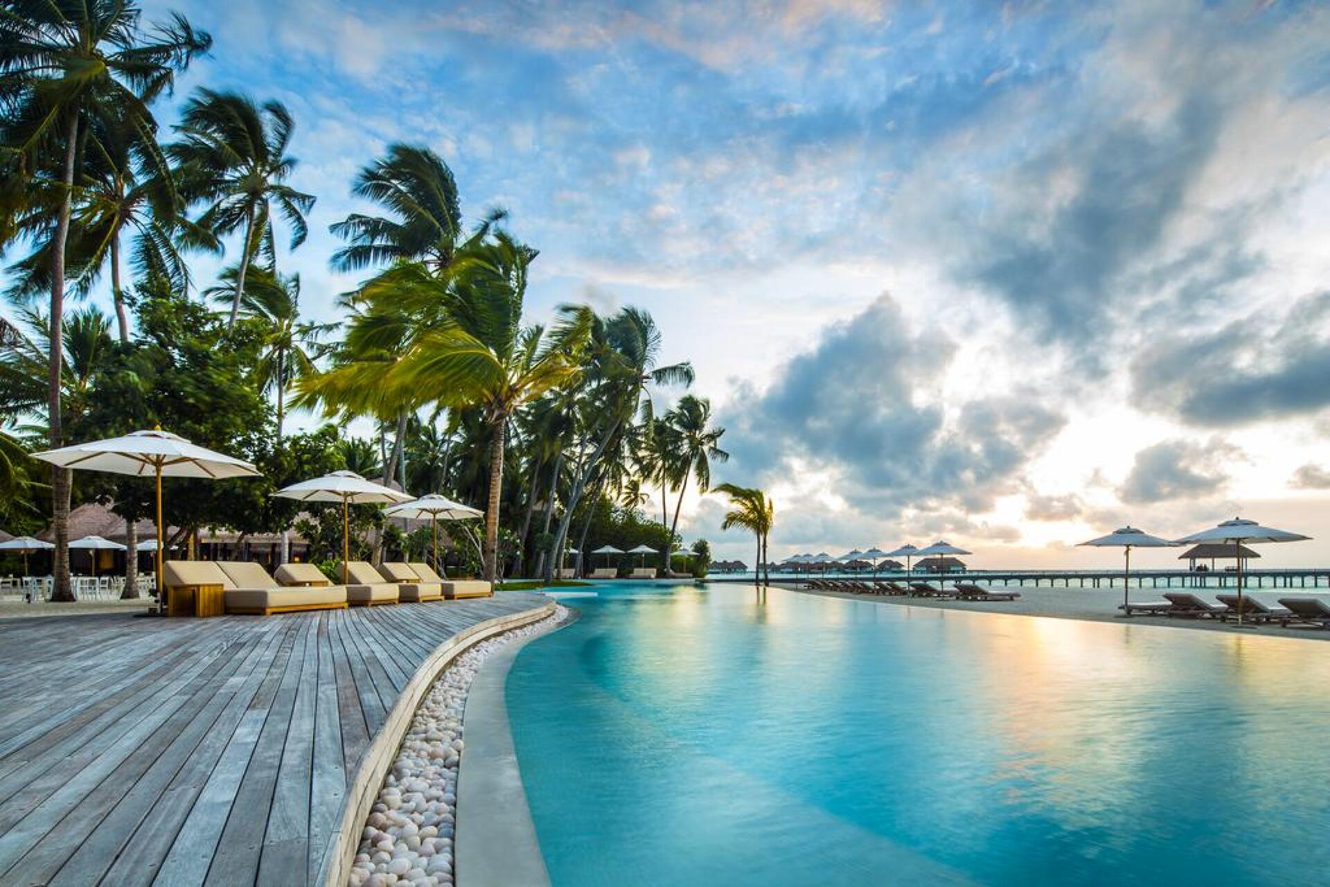 Maalifushi by Como 5* 7