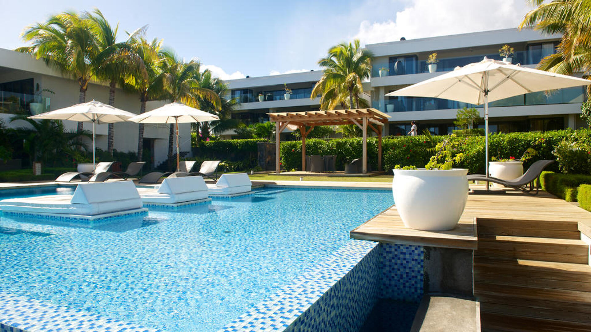 Leora Beach 4* 5