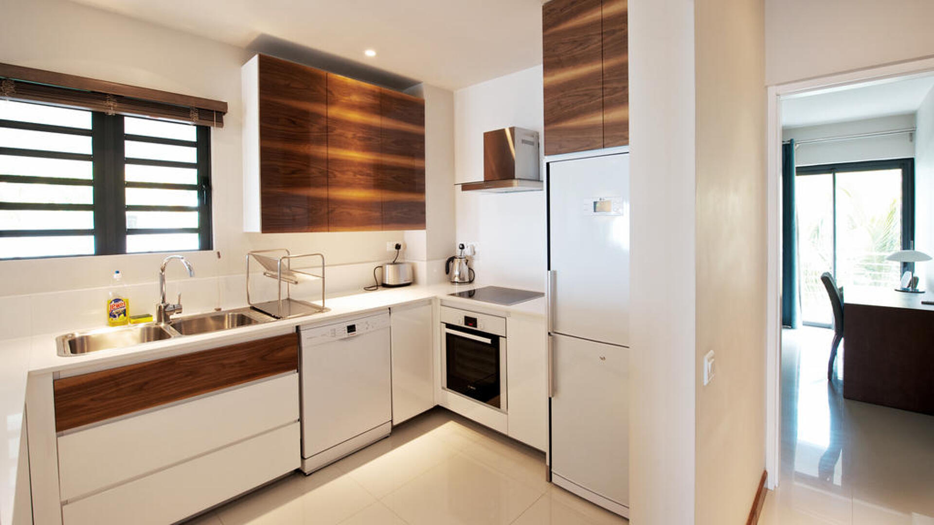 Leora Beach 4* 8