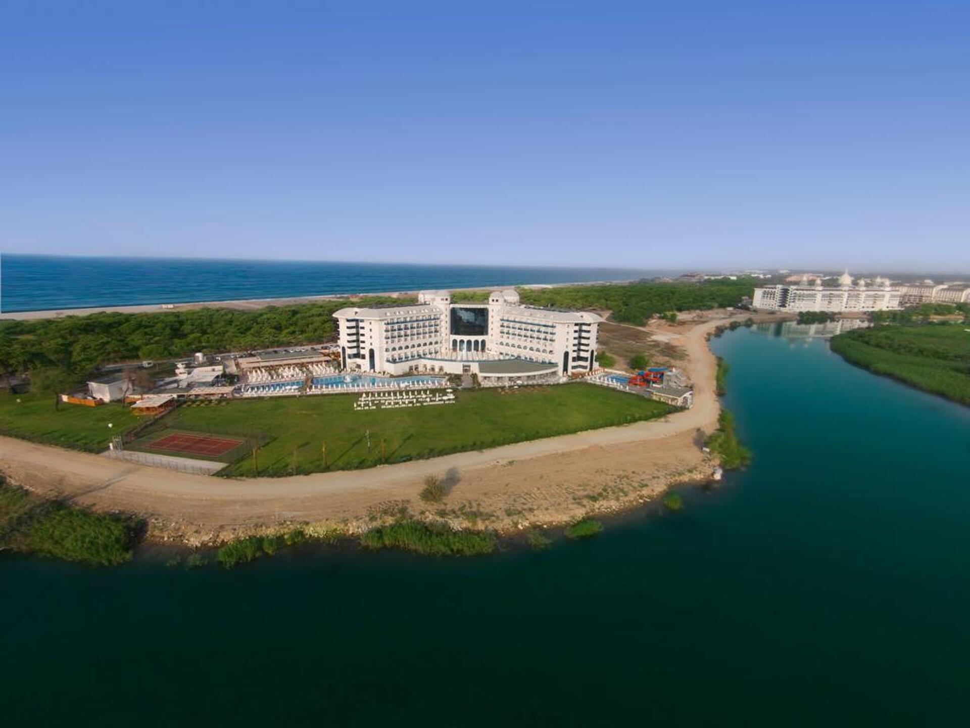 Water Side Resort & Spa 5* 8