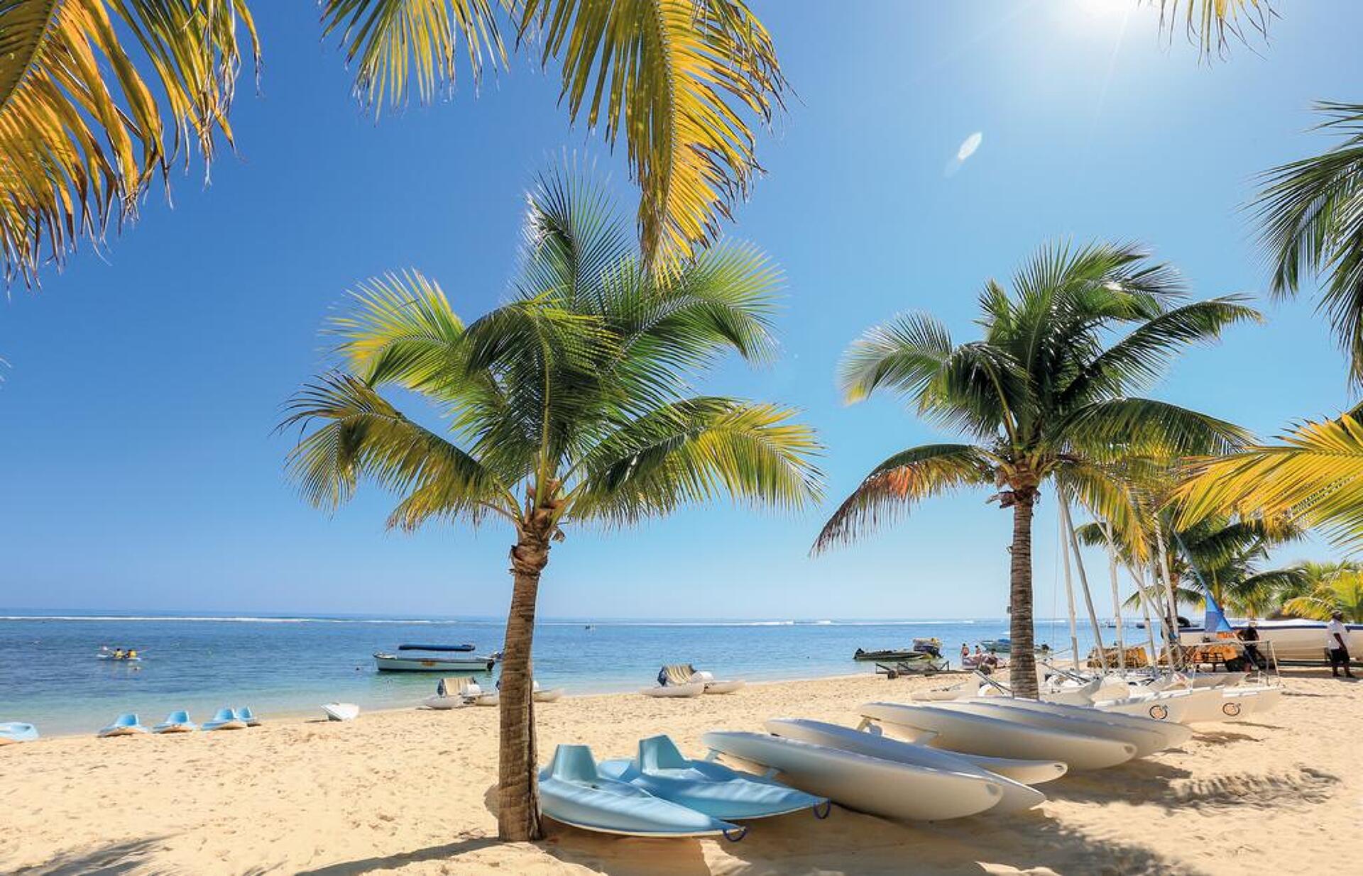 Victoria Beachcomber Resort & Spa 4* 5