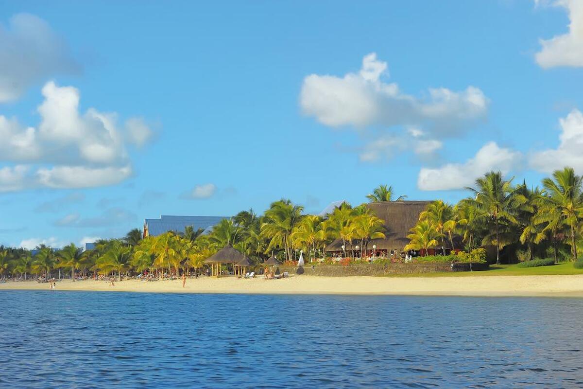 Victoria Beachcomber Resort & Spa 4* 1