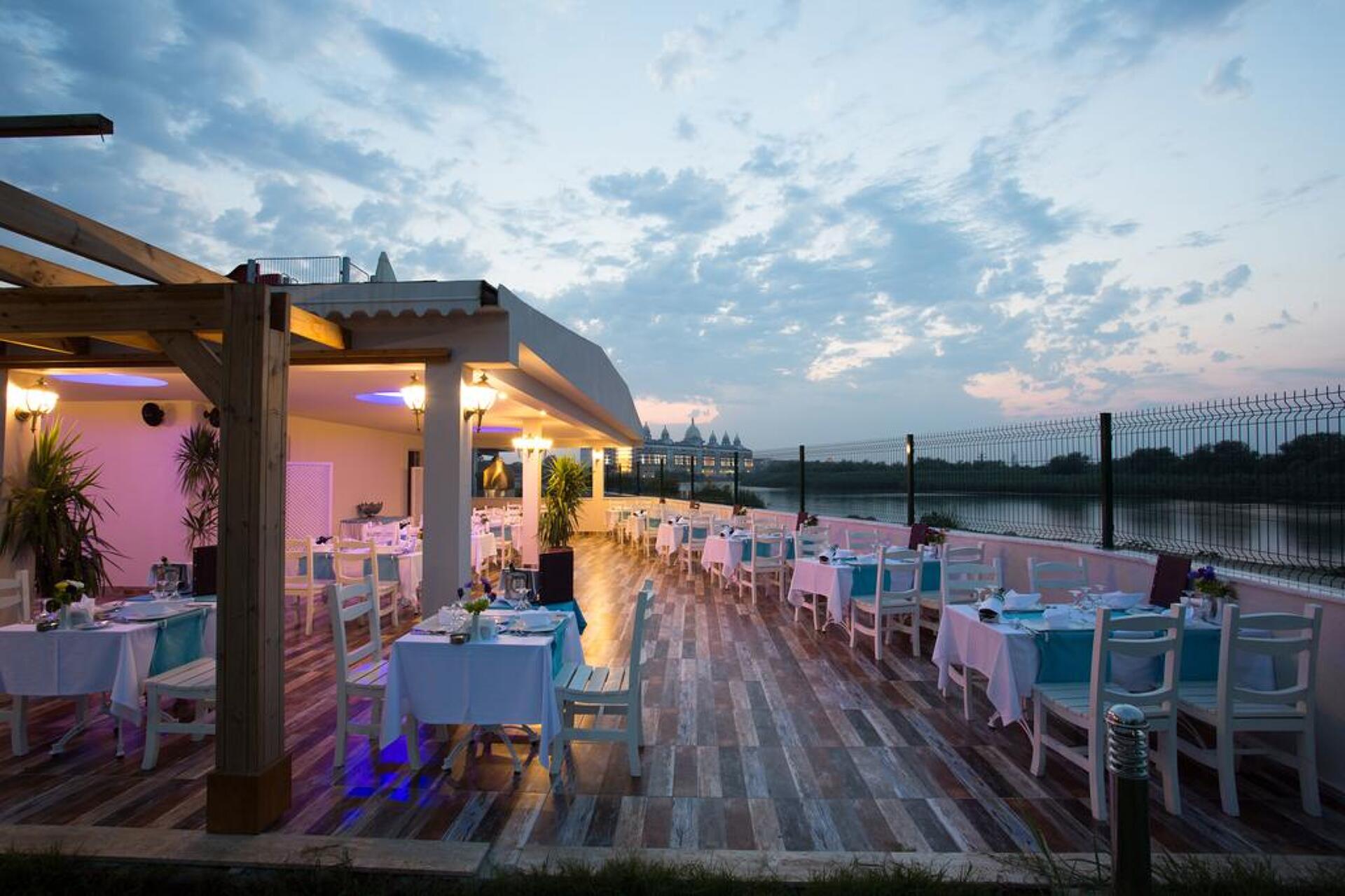 Water Side Resort & Spa 5* 30