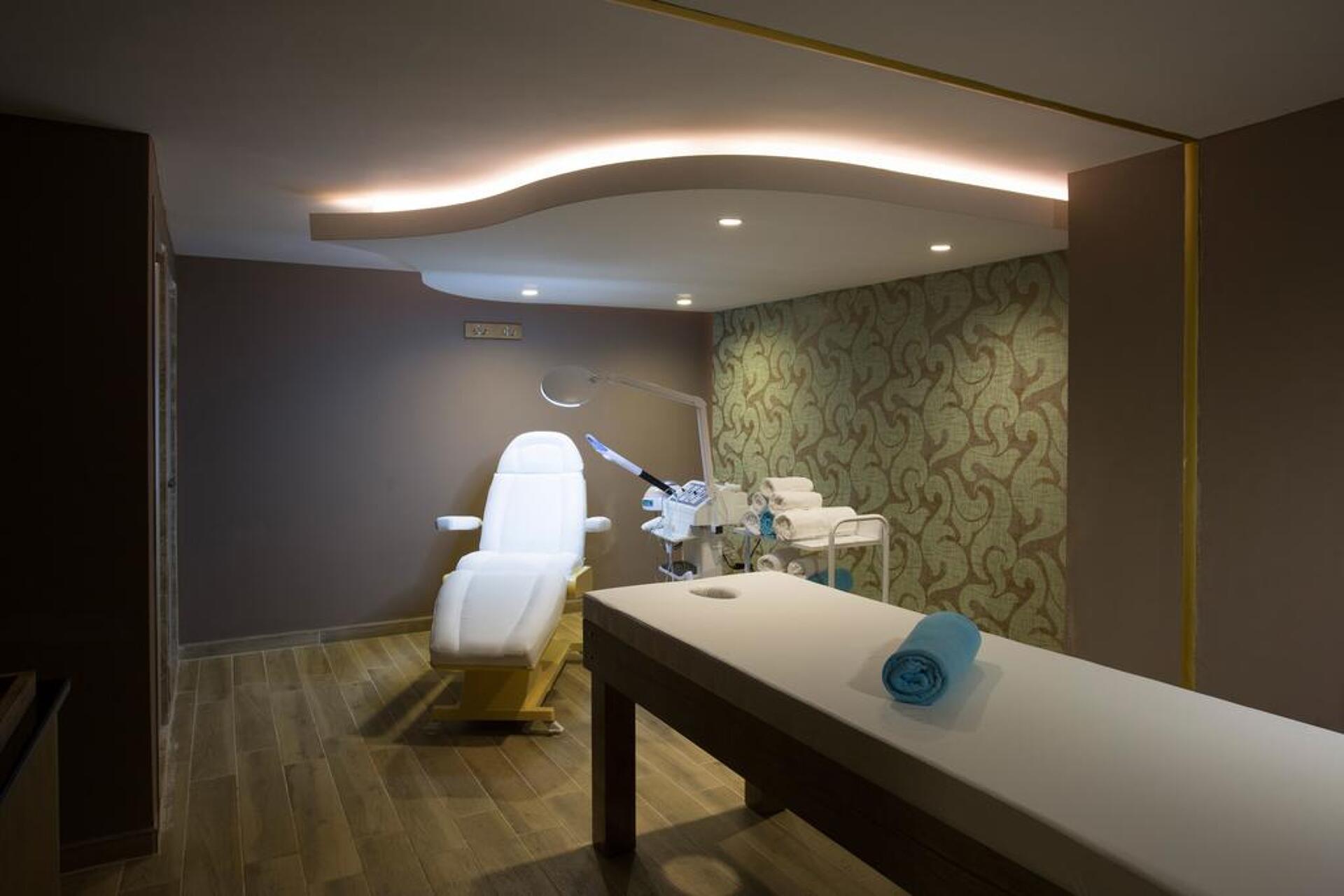 Water Side Resort & Spa 5* 41