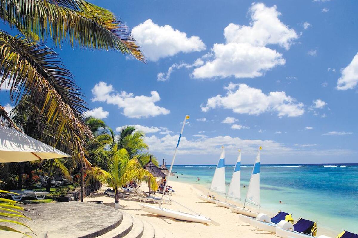 Victoria Beachcomber Resort & Spa 4* 3