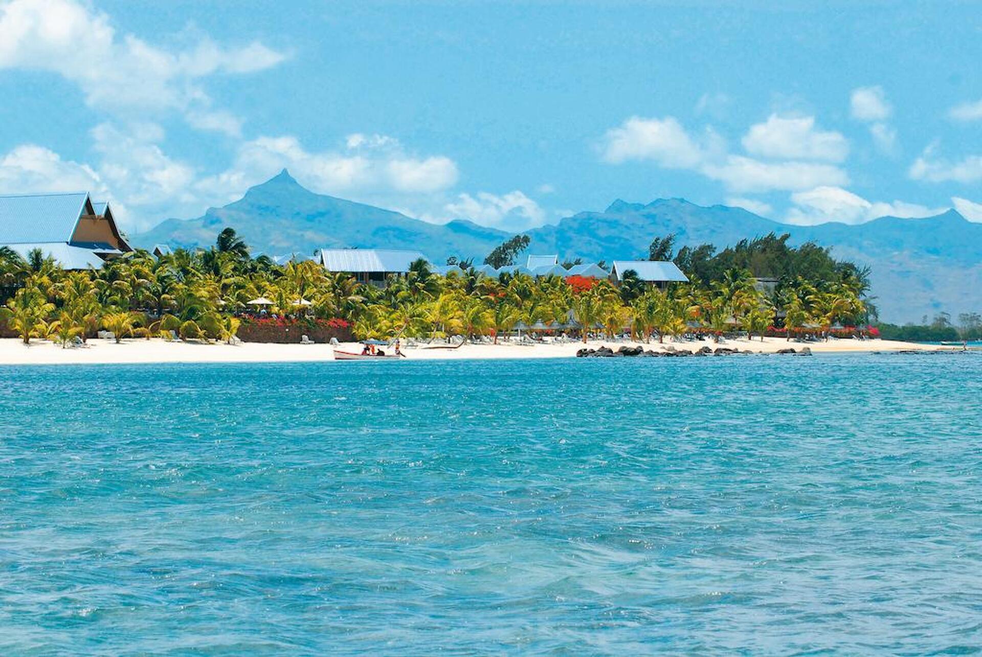 Victoria Beachcomber Resort & Spa 4* 4