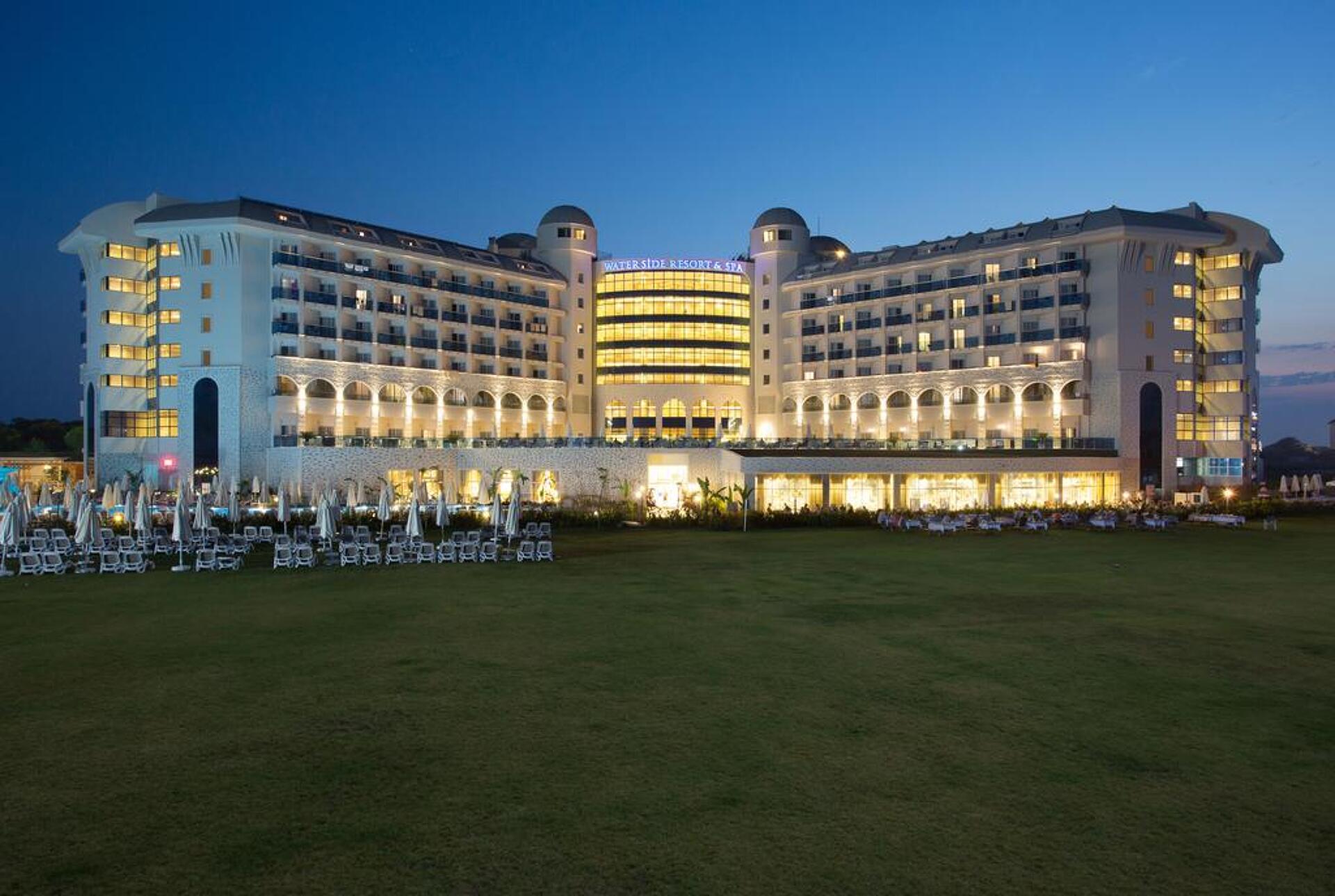 Water Side Resort & Spa 5* 10