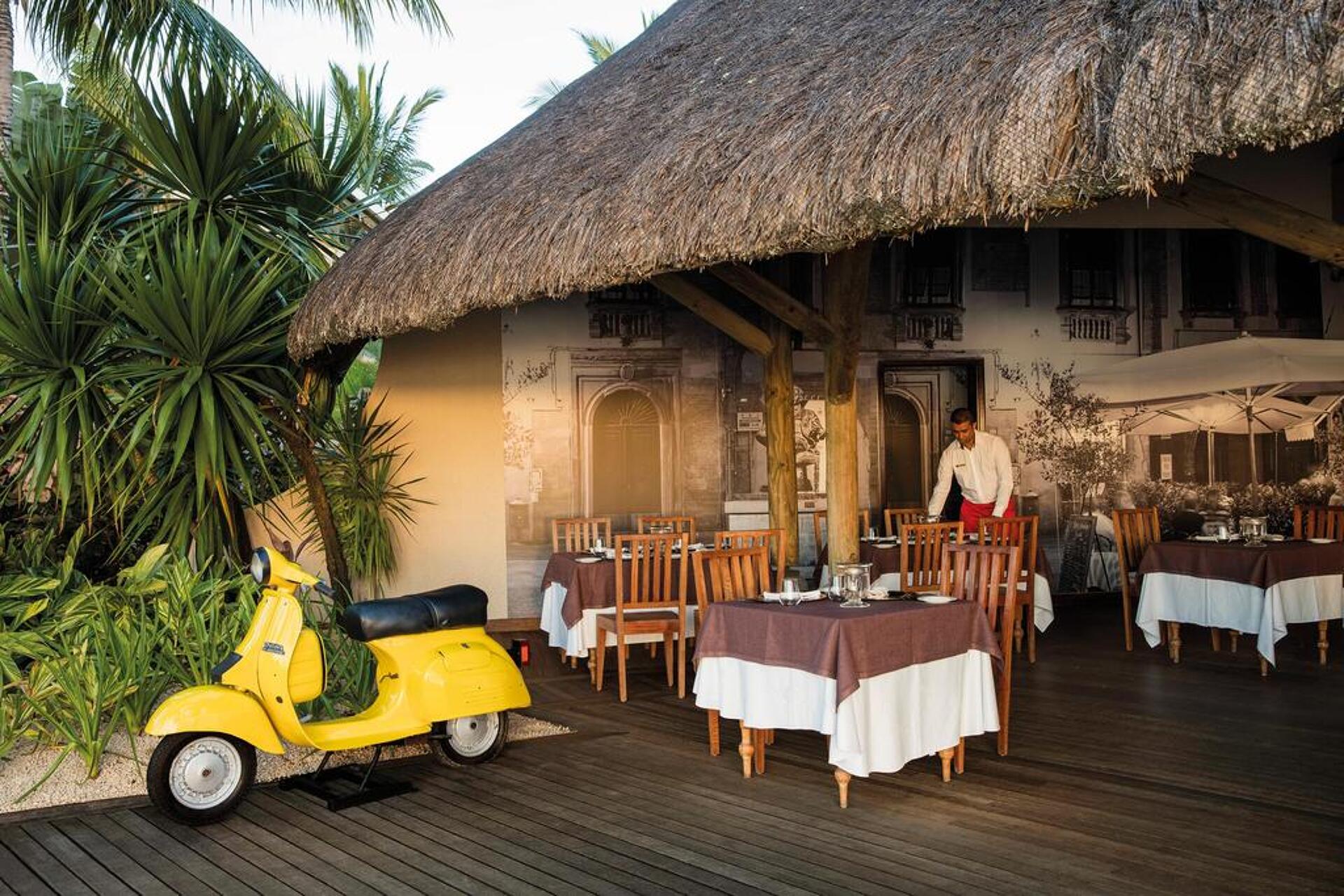 Victoria Beachcomber Resort & Spa 4* 21