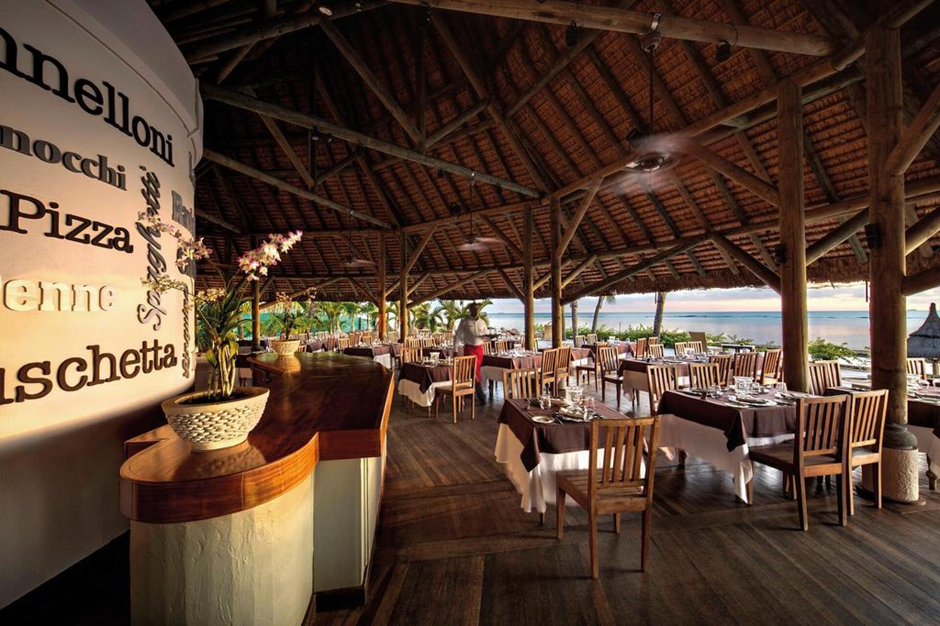 Victoria Beachcomber Resort & Spa 4* 22
