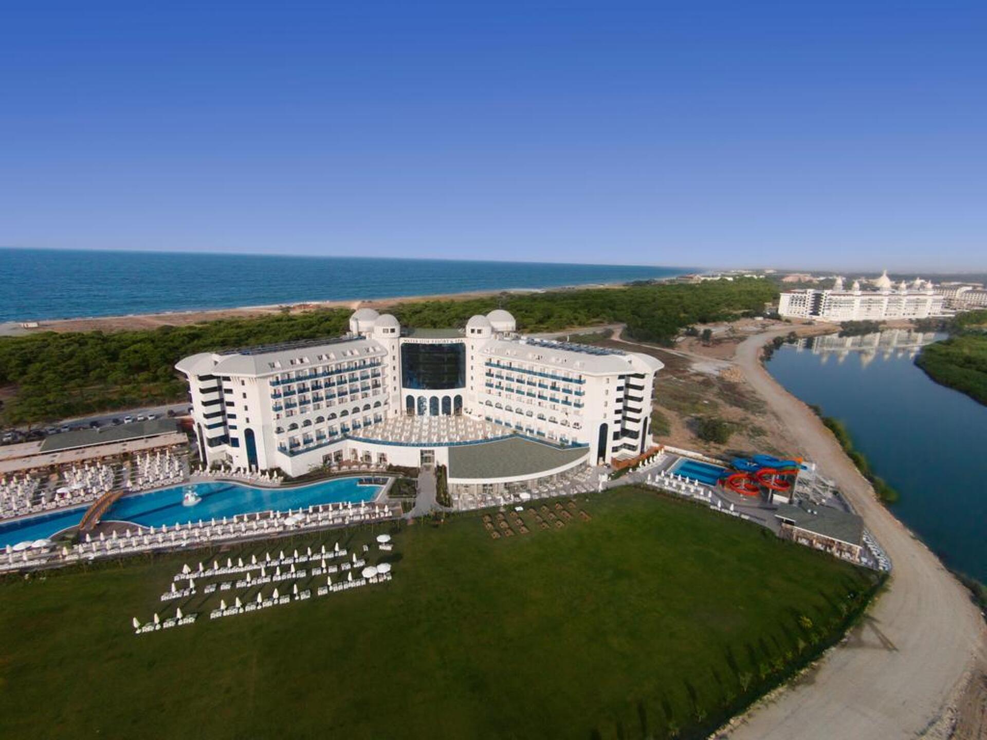 Water Side Resort & Spa 5* 1