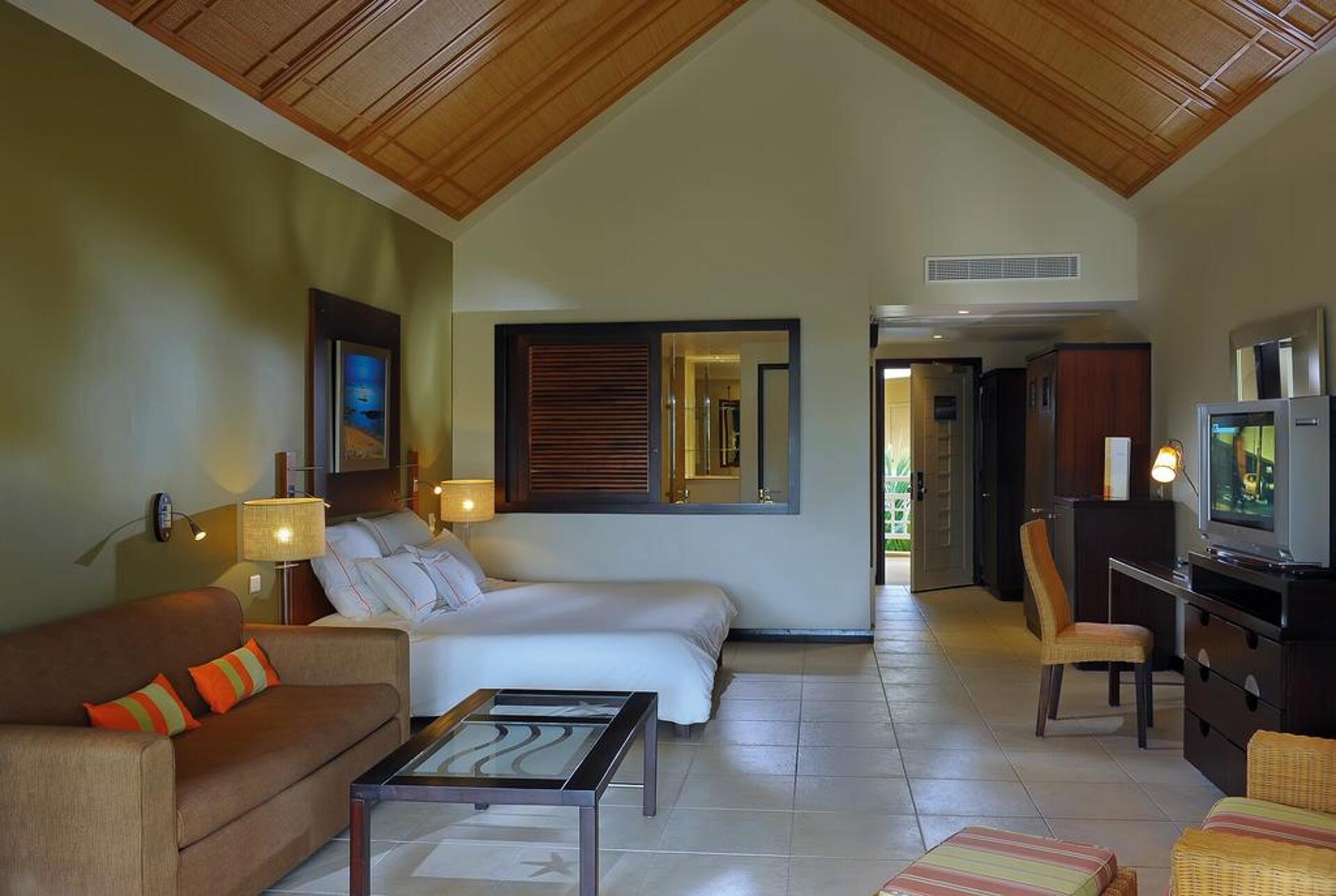 Victoria Beachcomber Resort & Spa 4* 10