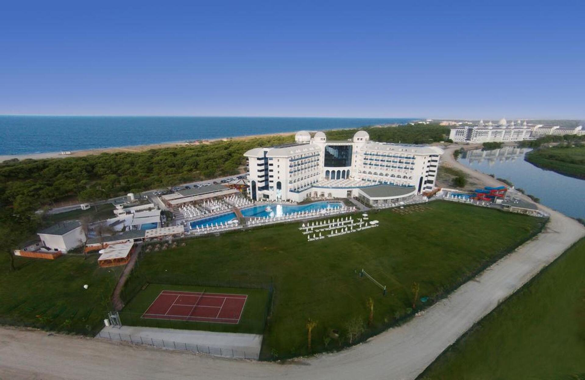 Water Side Resort & Spa 5* 11