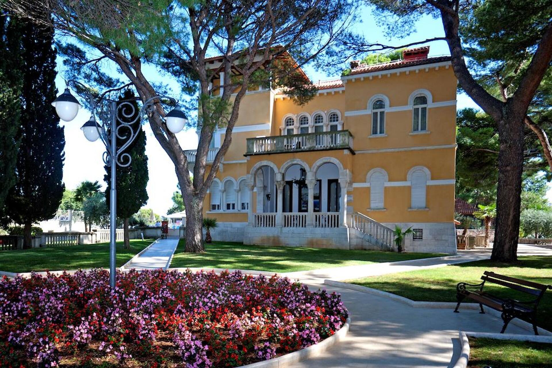 Laguna Bellevue Apartments 4* 0