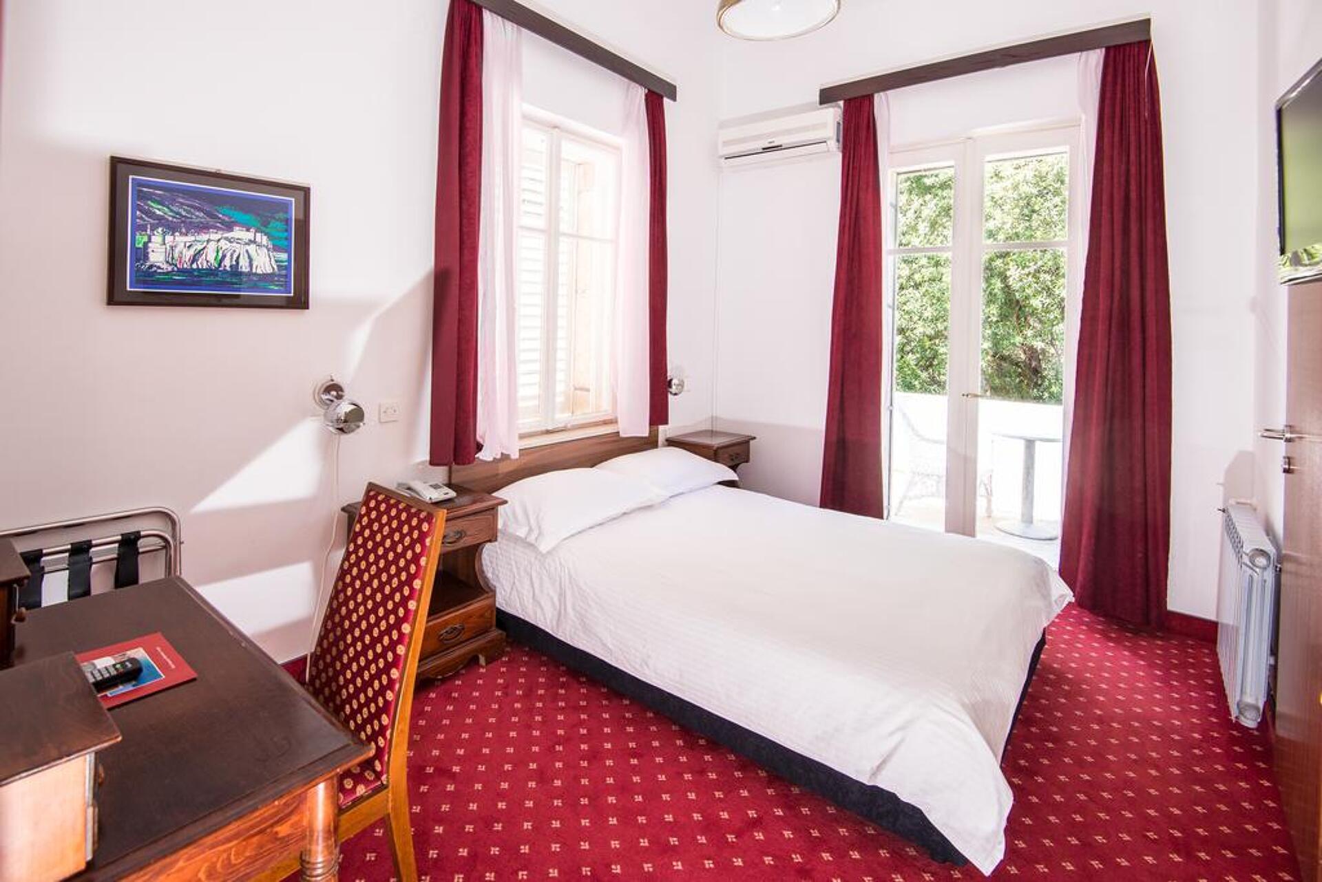 Sumratin Hotel 2* 4