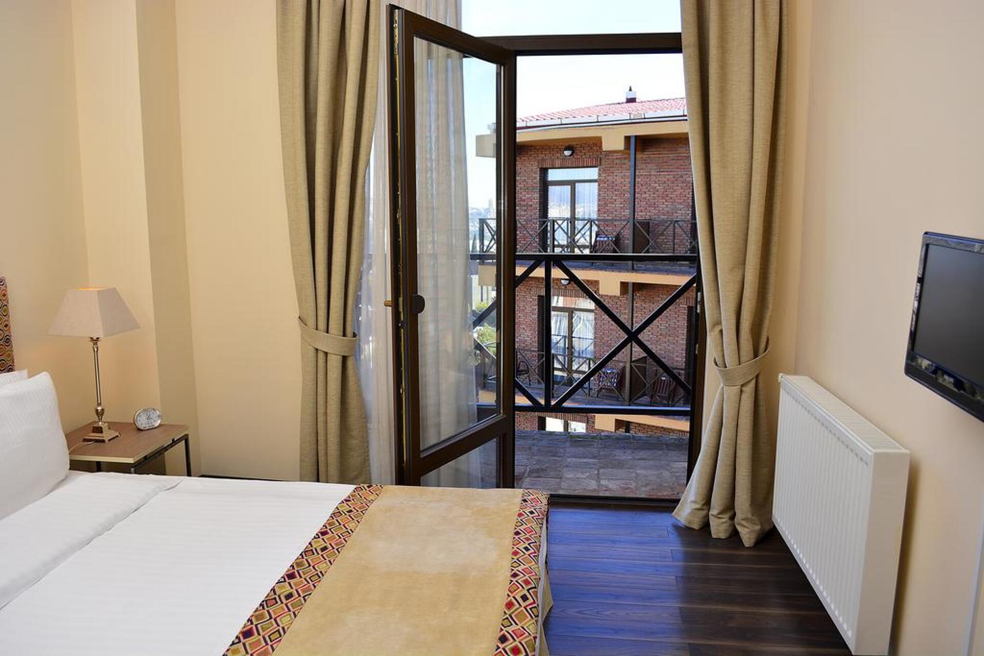 Betsy's Hotel 4* 24
