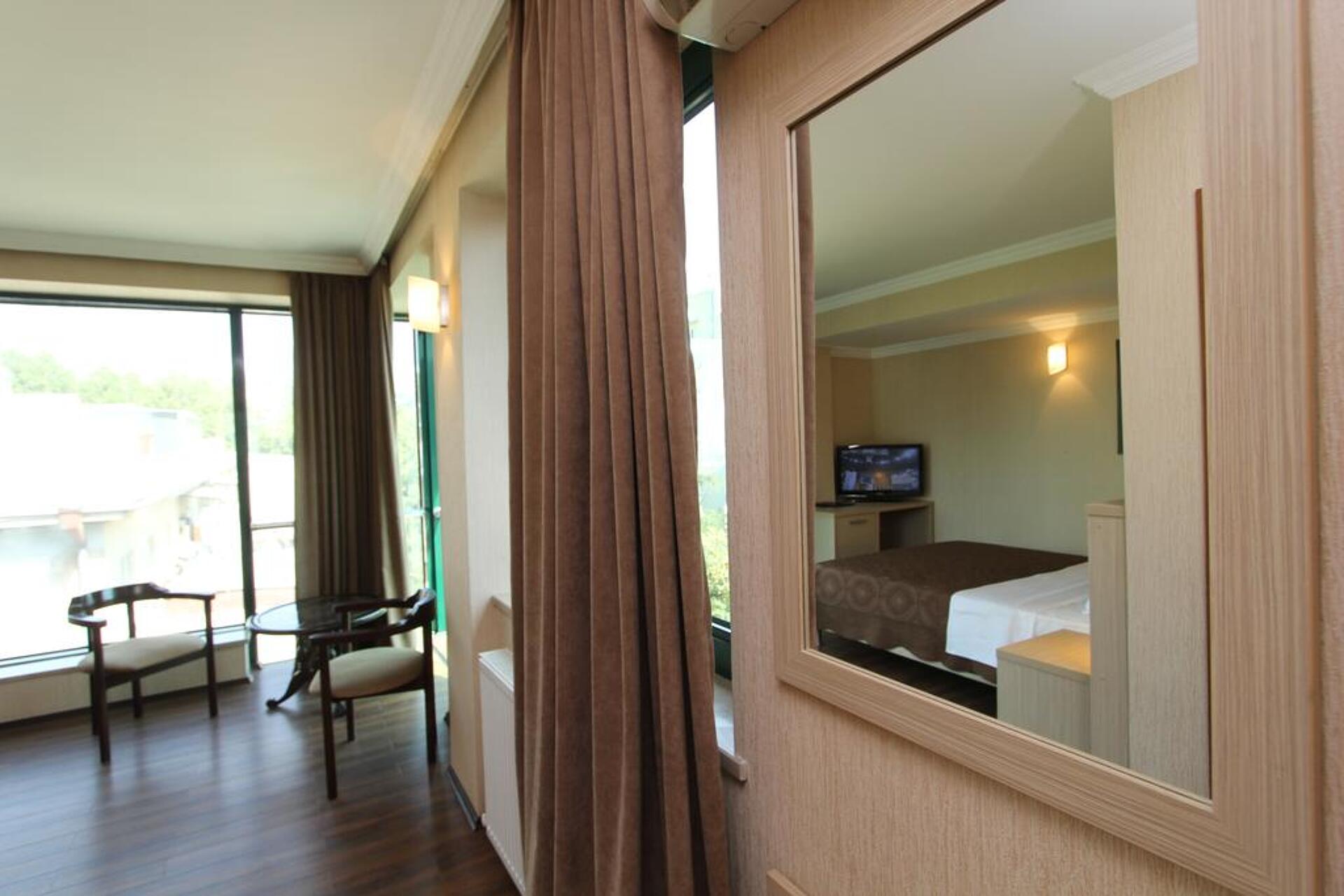 Batesta Hotel 3* 7