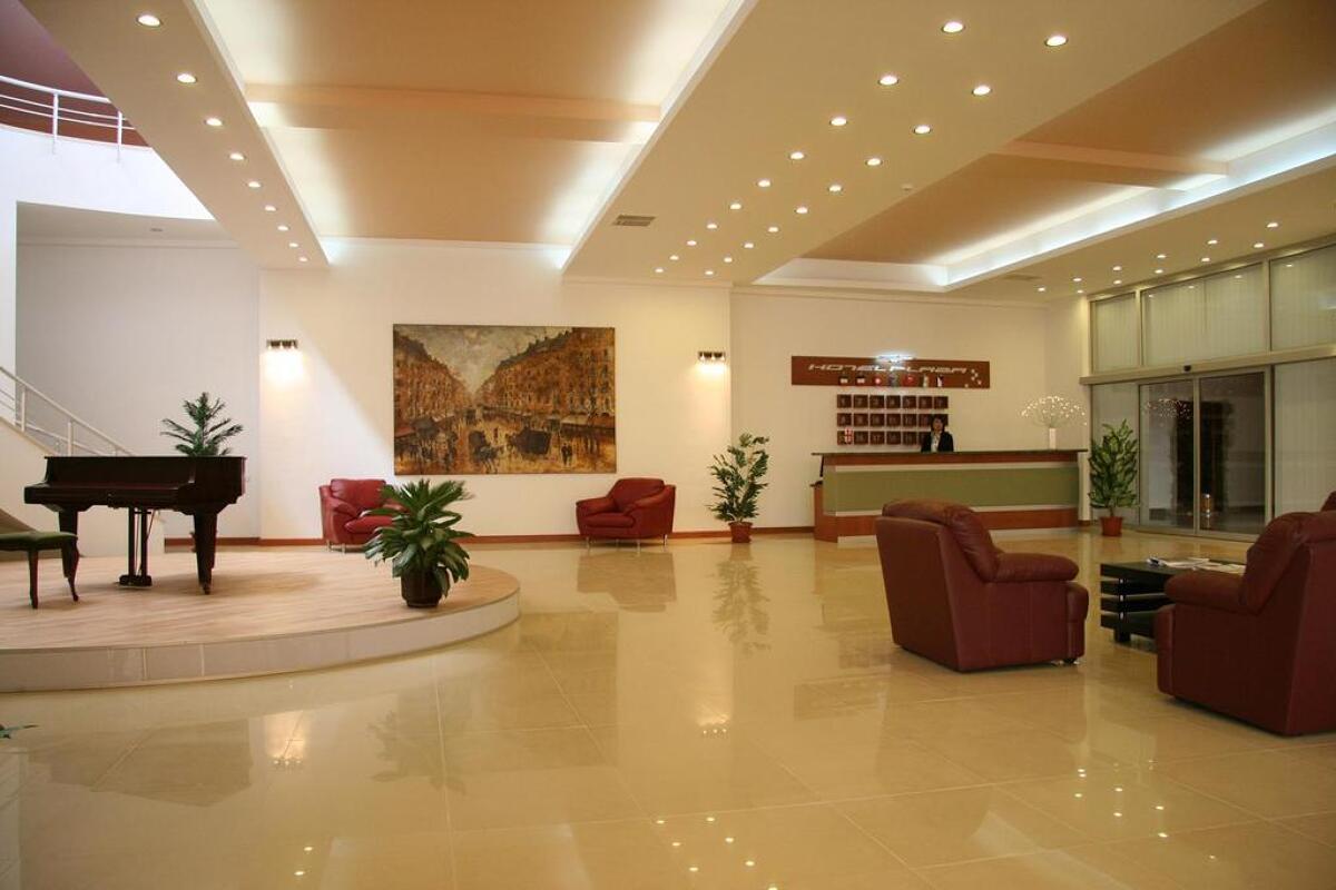 D'Plaza Hotel 4* 0
