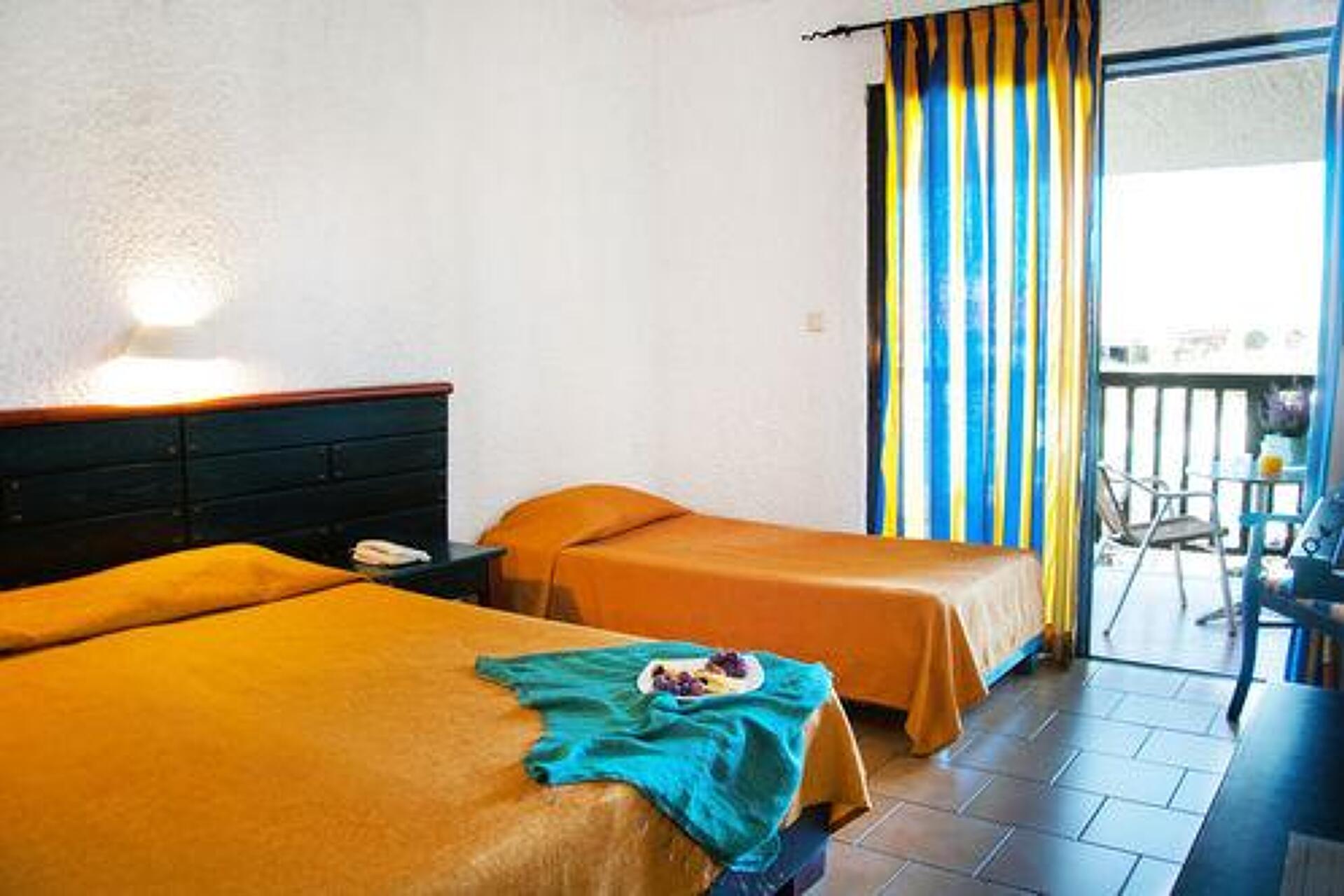 Golden Coast Hotel & Bungalows 4* 4