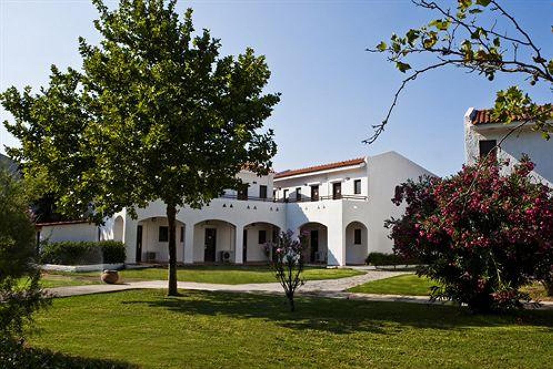 Golden Coast Hotel & Bungalows 4* 24