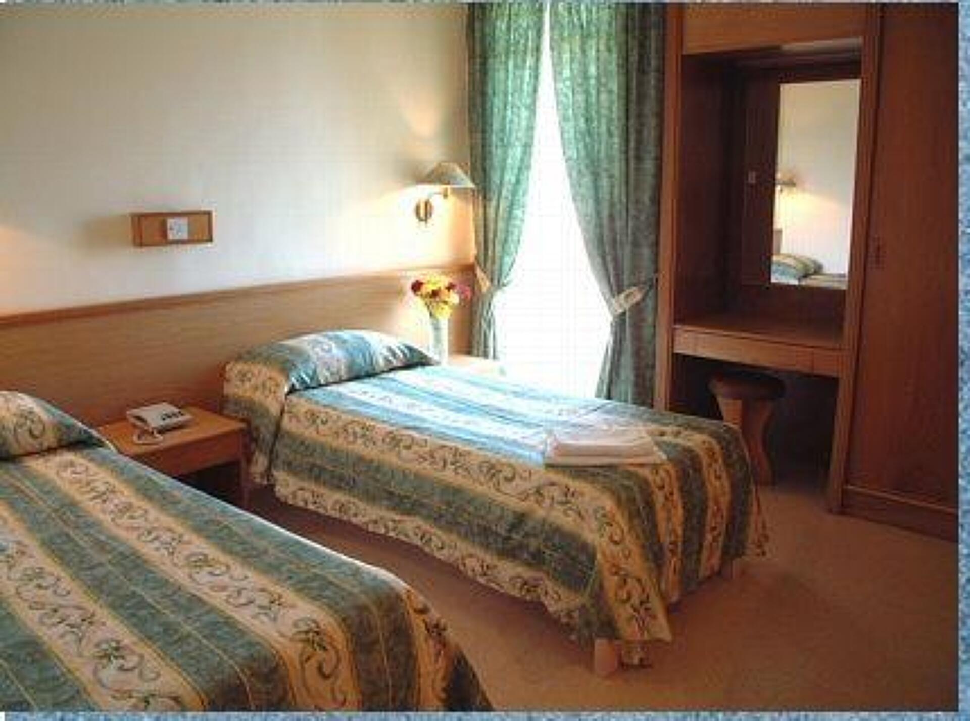 Ambassador Hotel 3* 9